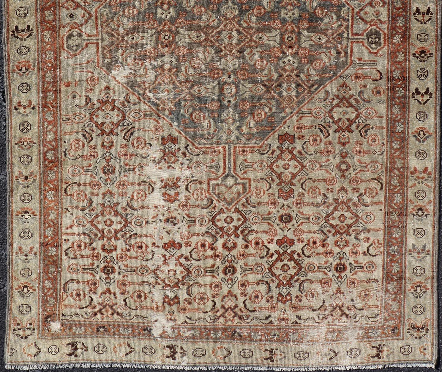 Tapis ancien persan Malayer avec médaillon complexe en beige doux 3'8 x 6'2 Bon état - En vente à Atlanta, GA