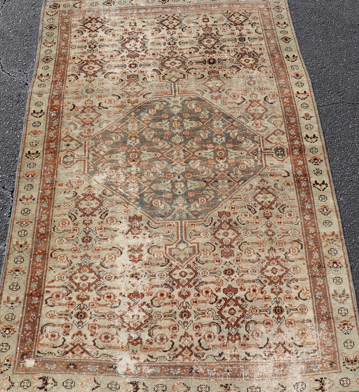Tapis ancien persan Malayer avec médaillon complexe en beige doux 3'8 x 6'2 en vente 1