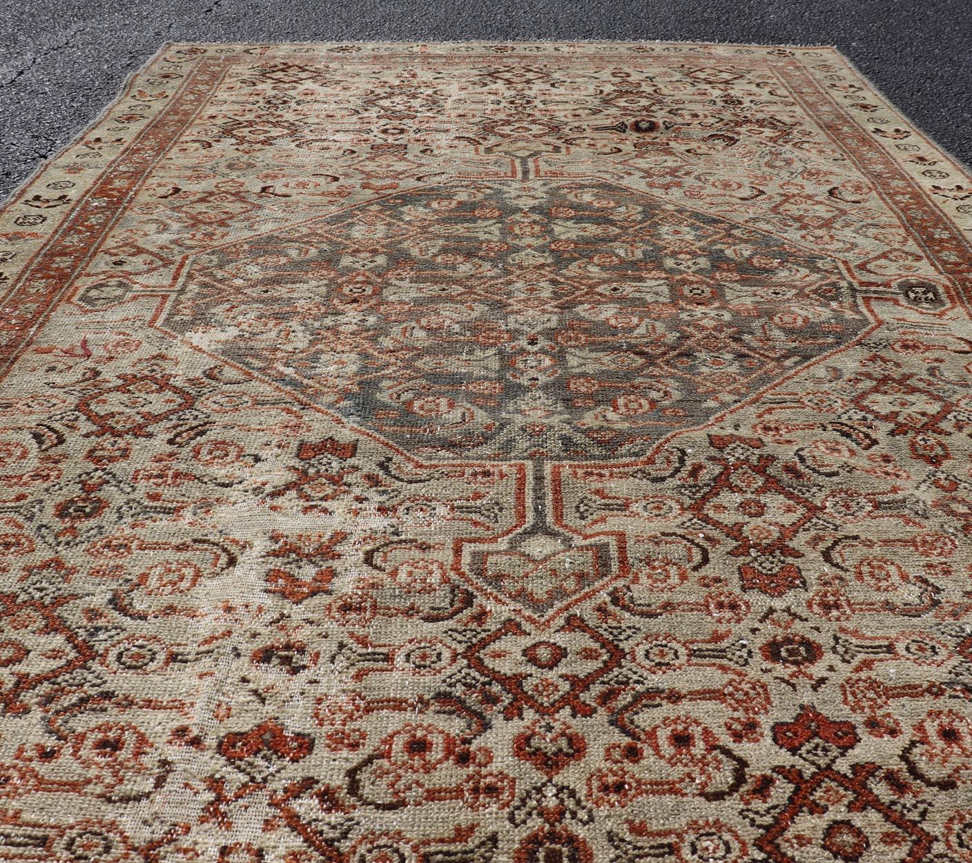 Tapis ancien persan Malayer avec médaillon complexe en beige doux 3'8 x 6'2 en vente 2