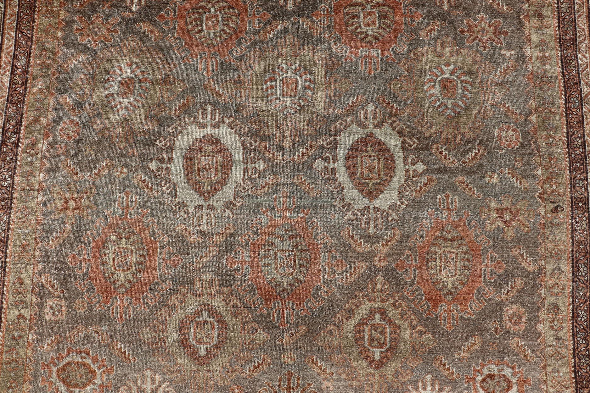 Antiker persischer Malayer-Teppich mit Motiven in erdfarbener Farbpalette 7'0 x 9'6 im Angebot 3