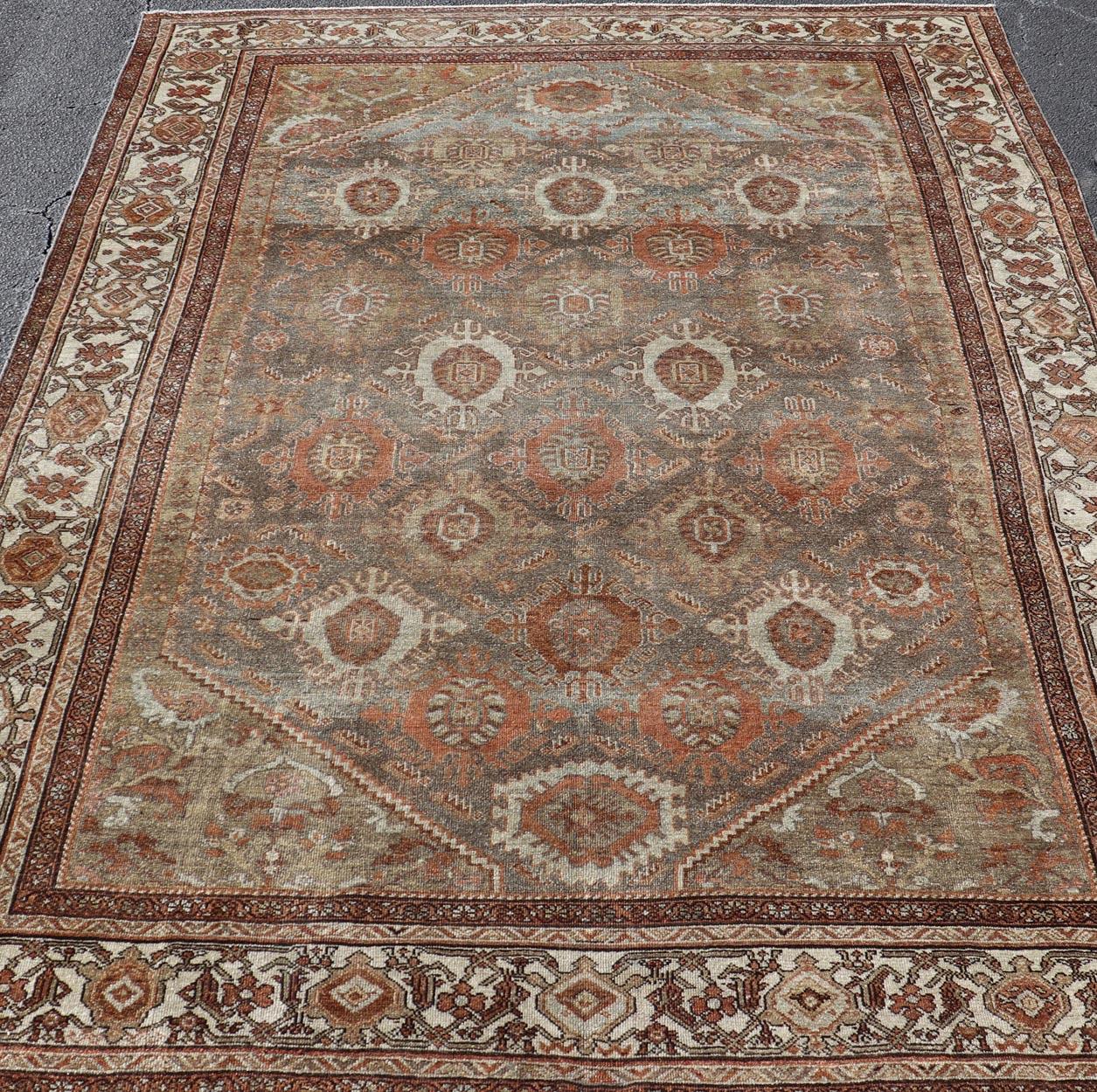 Antiker persischer Malayer-Teppich mit Motiven in erdfarbener Farbpalette 7'0 x 9'6 (20. Jahrhundert) im Angebot