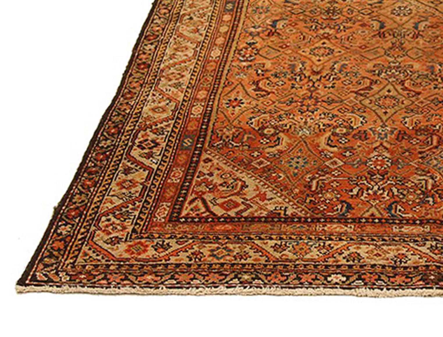 Antiker persischer Läufer, handgewebt aus feinster Schafswolle und gefärbt mit natürlichen Pflanzenfarben, die für Menschen und Haustiere unbedenklich sind. Es ist ein traditionelles Malayer-Muster mit einer Reihe von Blumendetails in Marineblau,