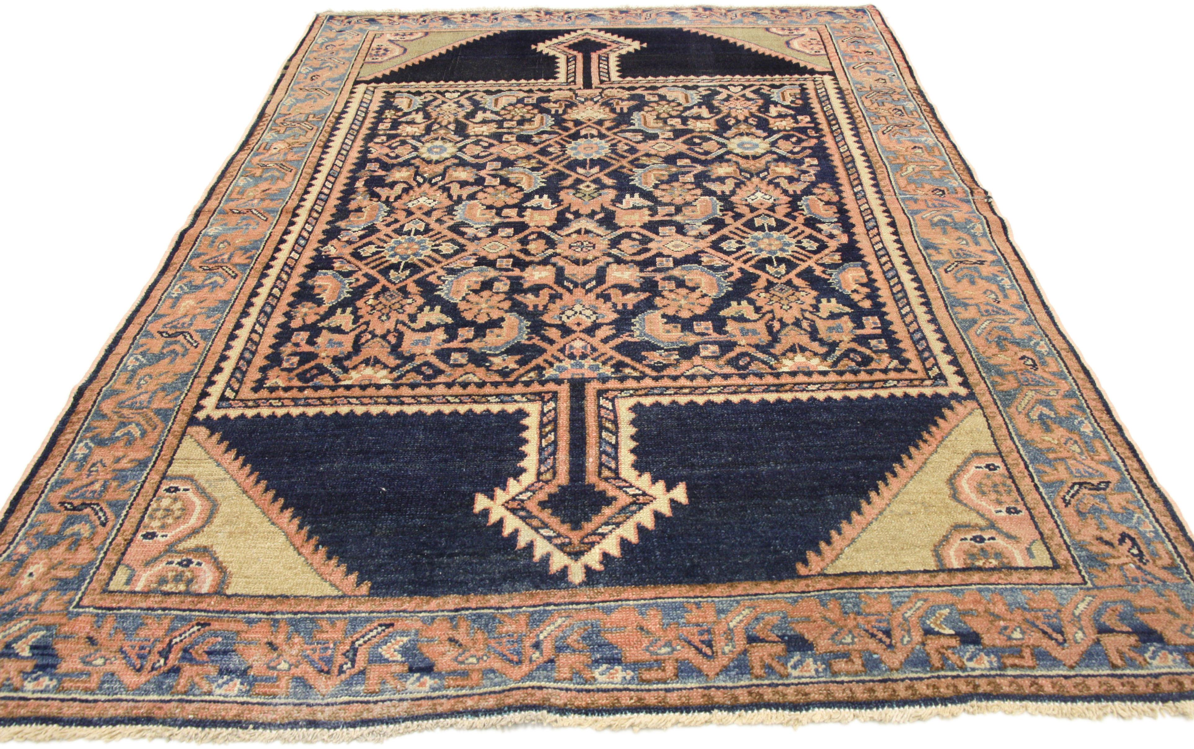 Antiker antiker persischer Malayer-Teppich mit rustikalem, romantischem georgianischem Stil (Georgian) im Angebot