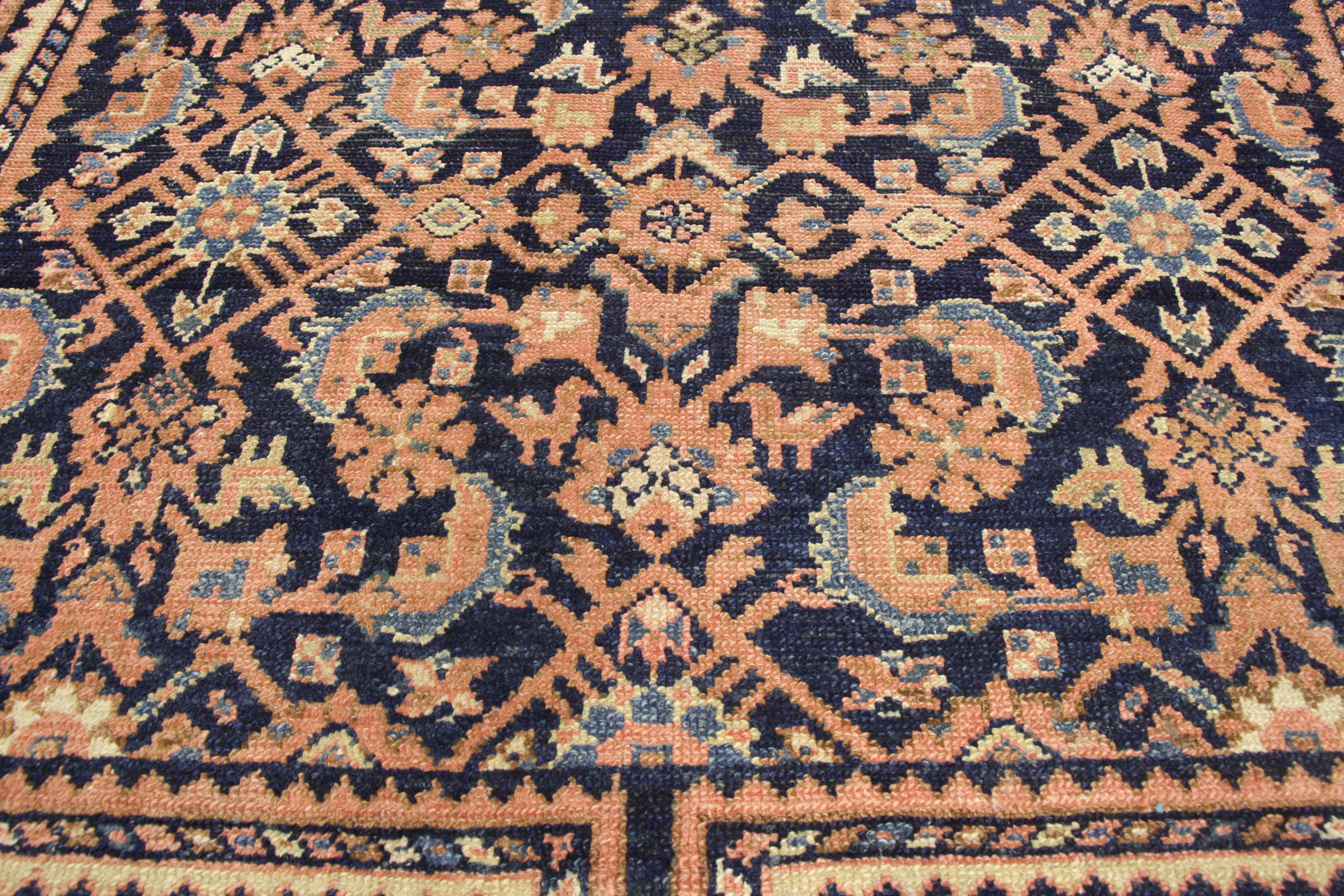 Antiker antiker persischer Malayer-Teppich mit rustikalem, romantischem georgianischem Stil (Persisch) im Angebot
