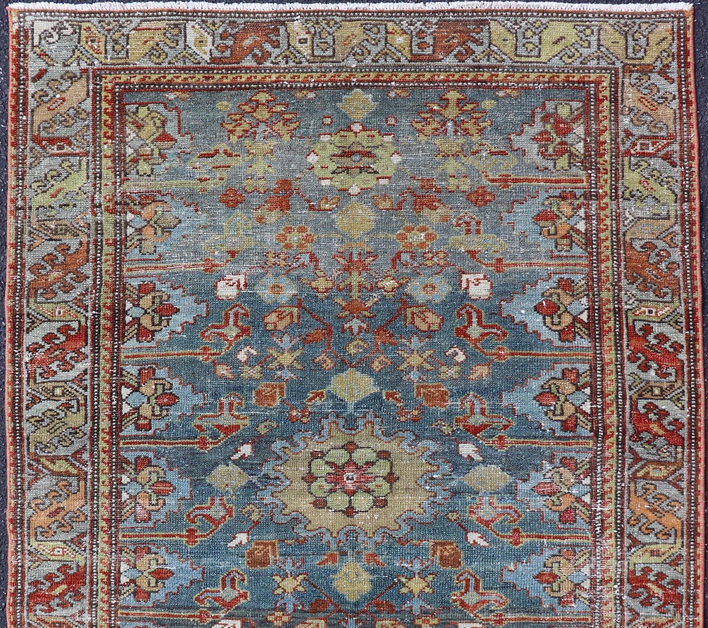 Antico tappeto persiano Malayer con fondo blu e motivi botanici 3'5 x 4'10 in vendita 3