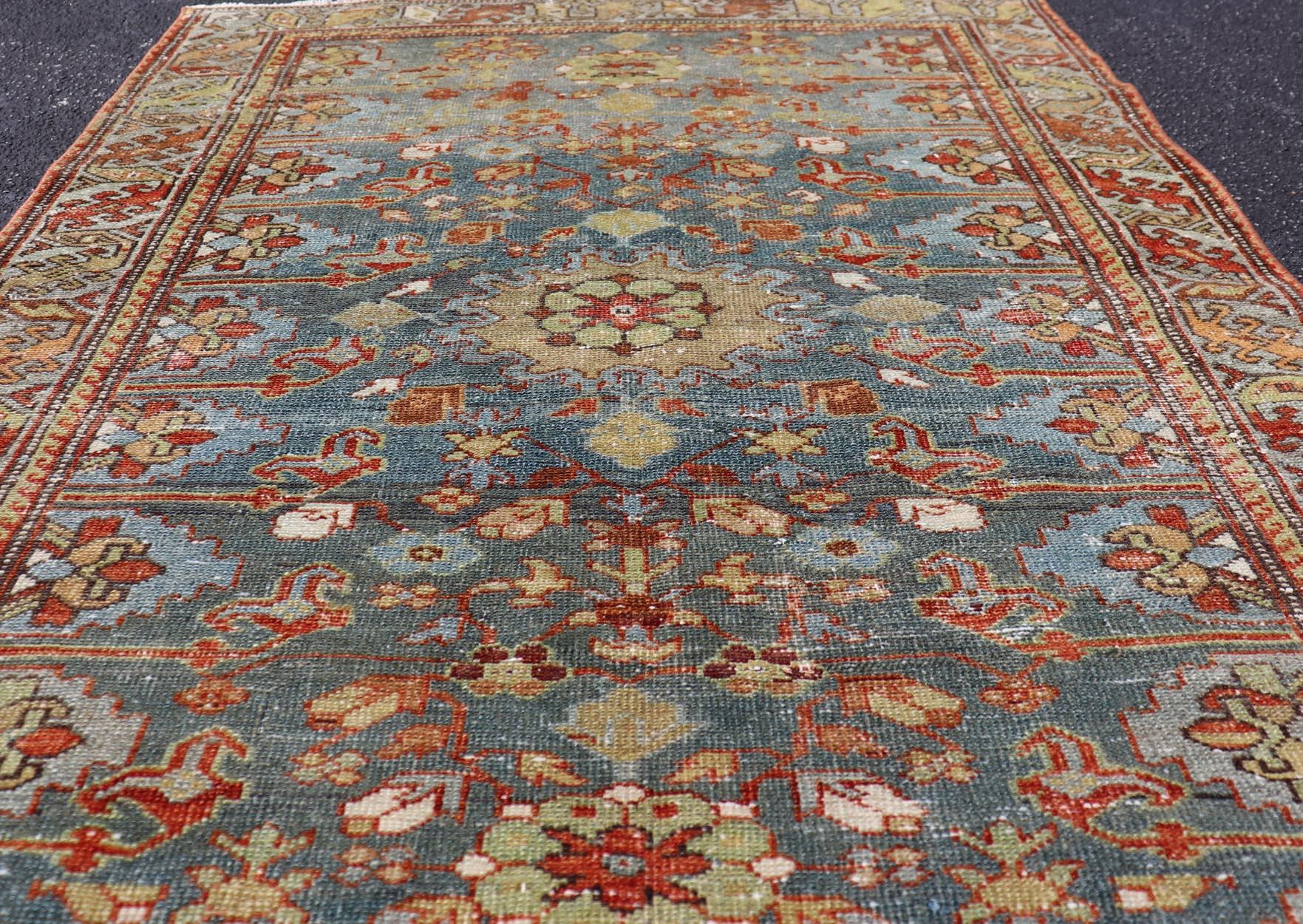 Antico tappeto persiano Malayer con fondo blu e motivi botanici 3'5 x 4'10 in vendita 1