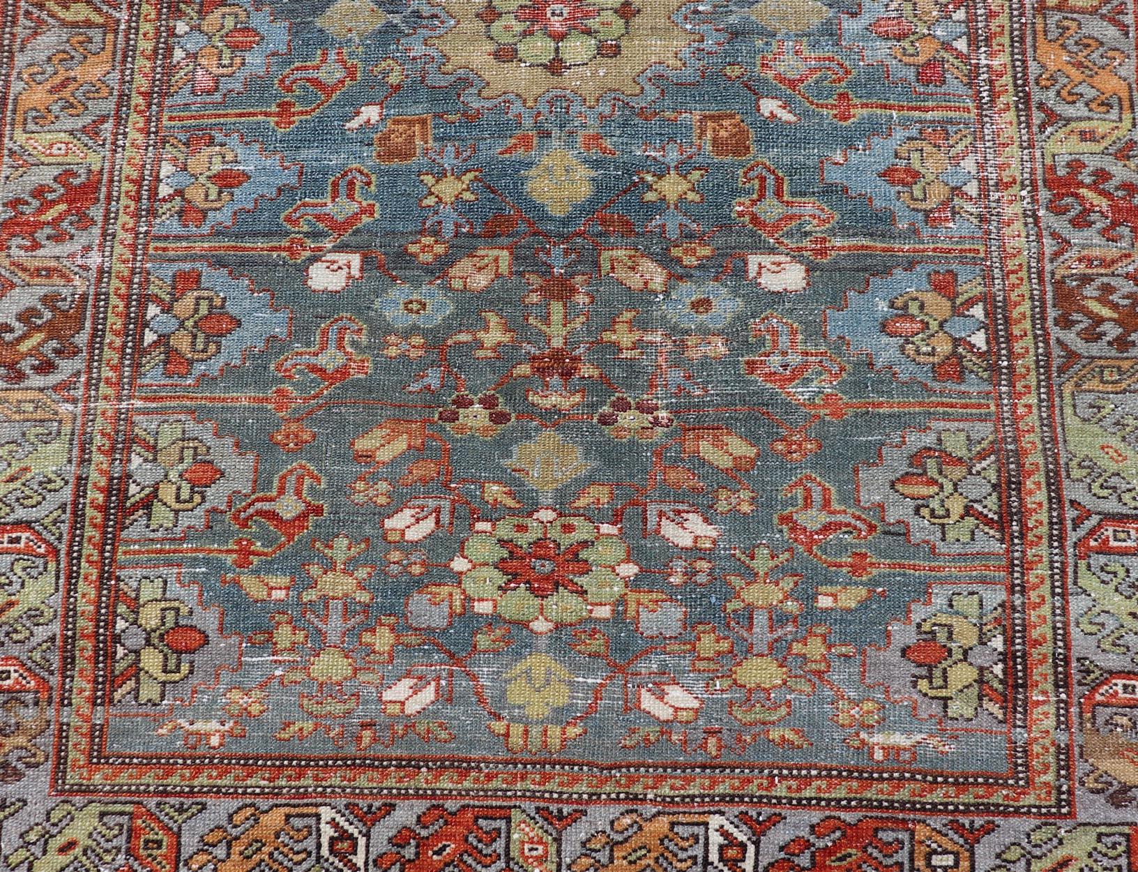 Antico tappeto persiano Malayer con fondo blu e motivi botanici 3'5 x 4'10 in vendita 2