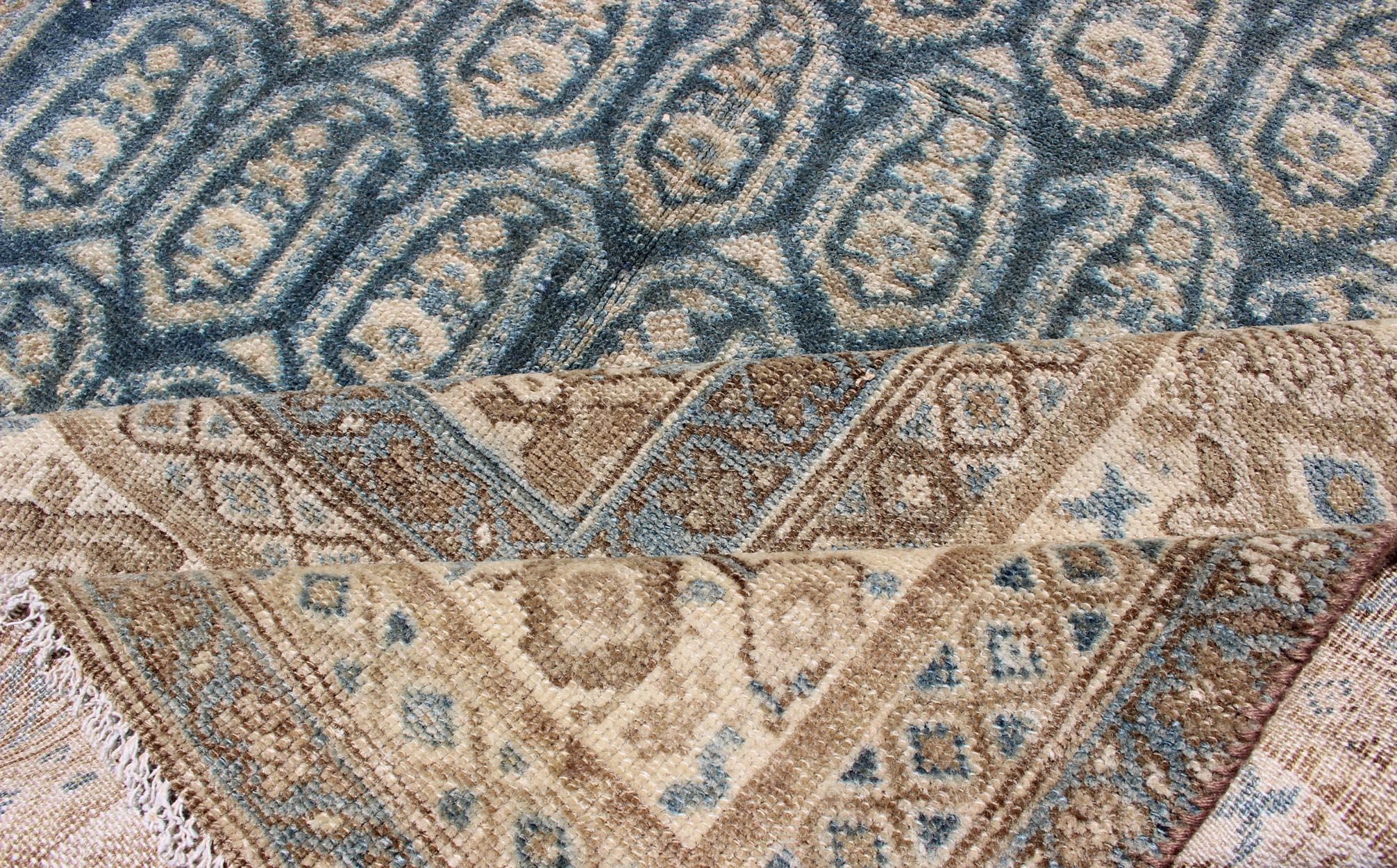 Antigua alfombra persa Malayer con diseño tradicional integral y grandes bordes en Bueno estado para la venta en Atlanta, GA