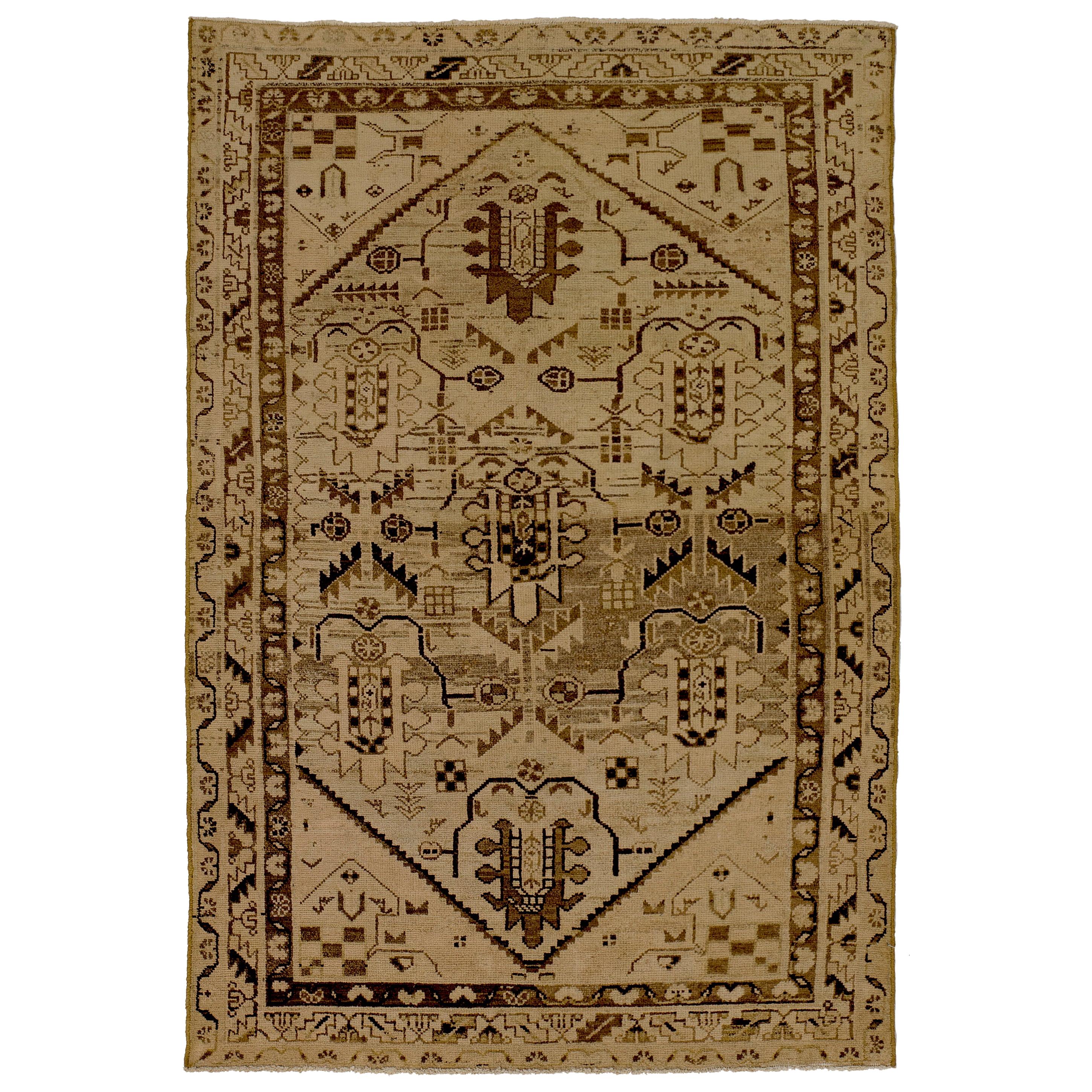 Ancien tapis persan Malayer persan avec détails tribaux sur fond beige