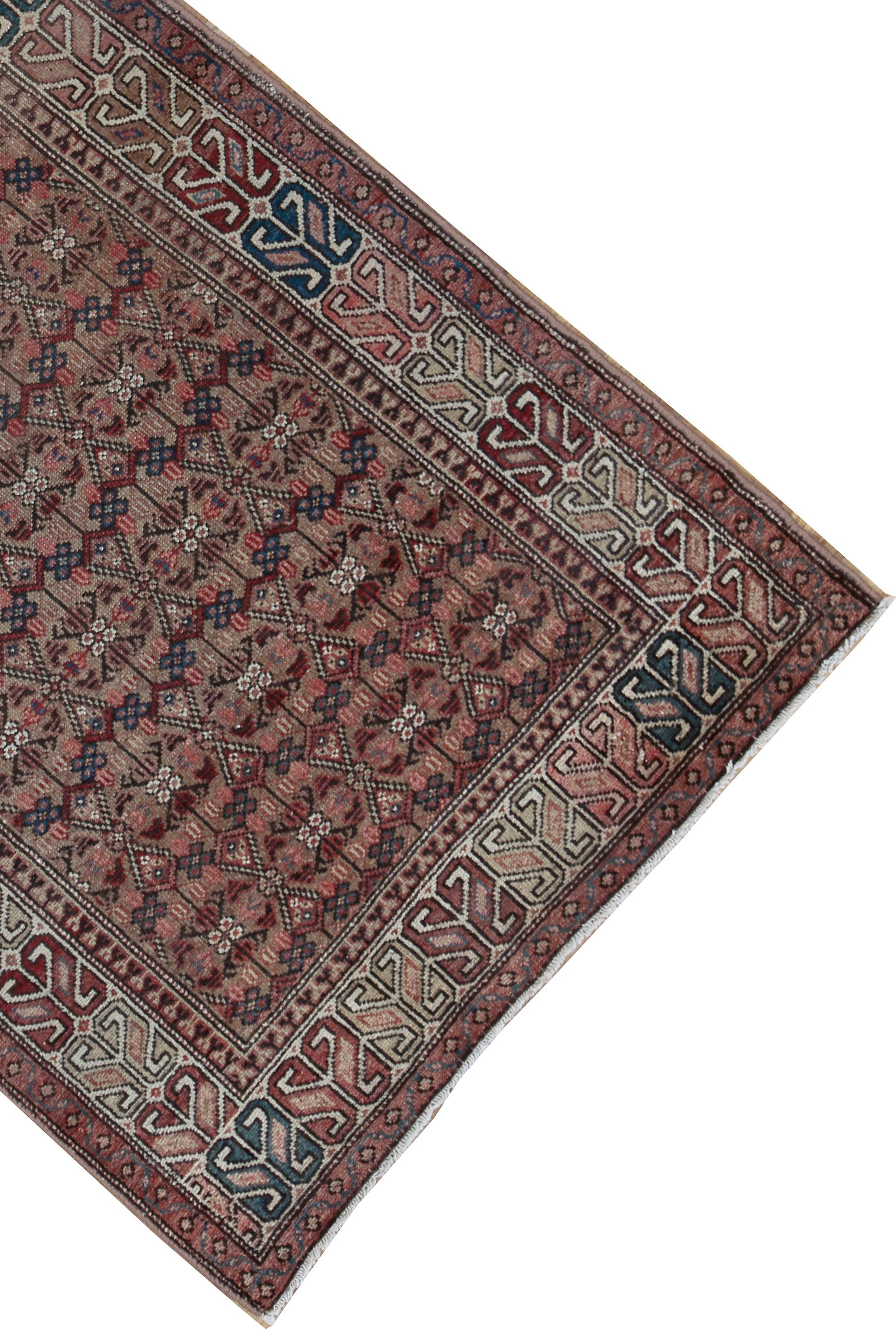 Antiker persischer Malayer-Läufer aus Persien, 3' x 6'9 cm im Zustand „Gut“ im Angebot in New York, NY