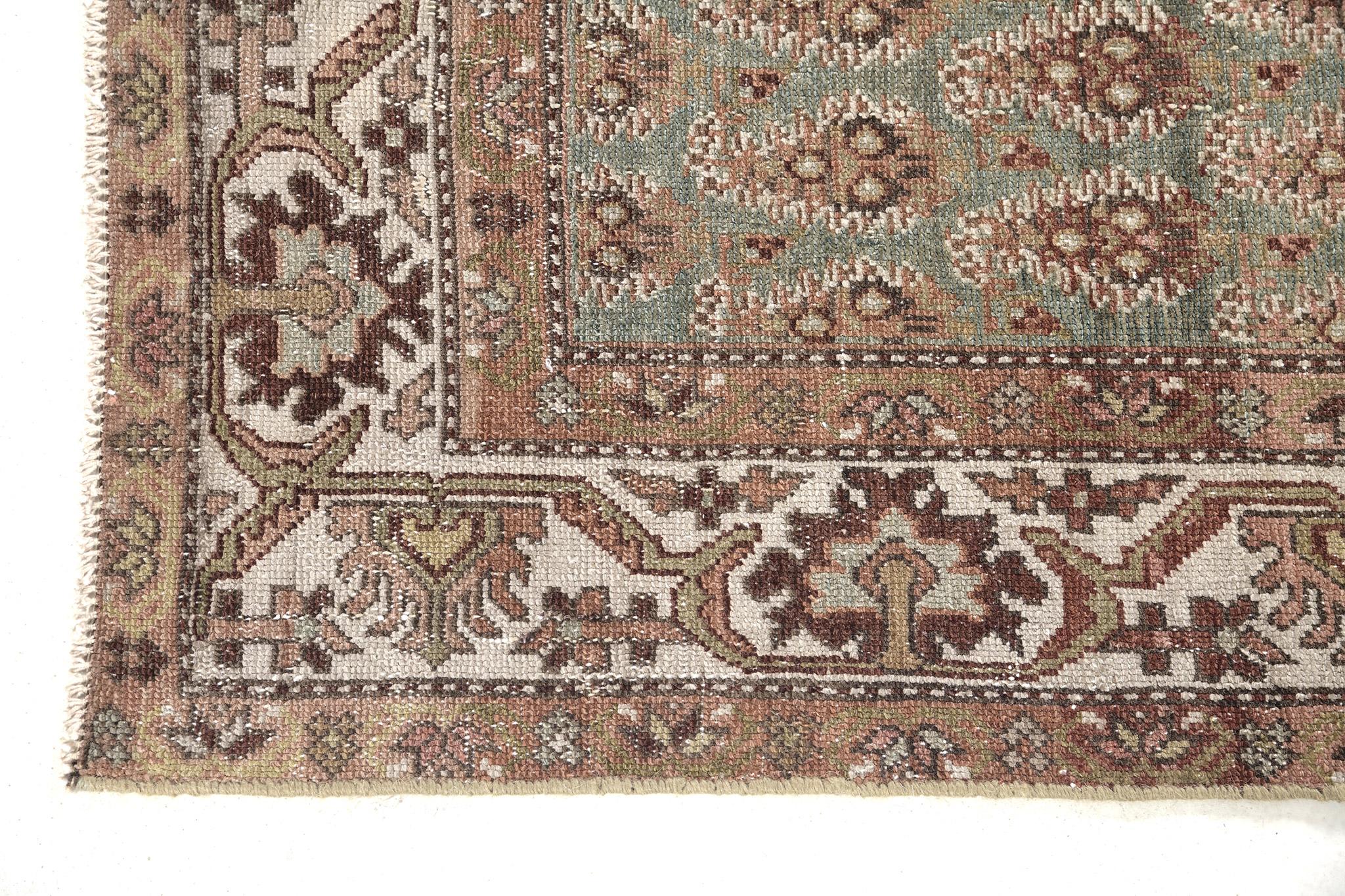 Antiker persischer Malayer-Läufer aus Persien 30189 im Zustand „Gut“ im Angebot in WEST HOLLYWOOD, CA