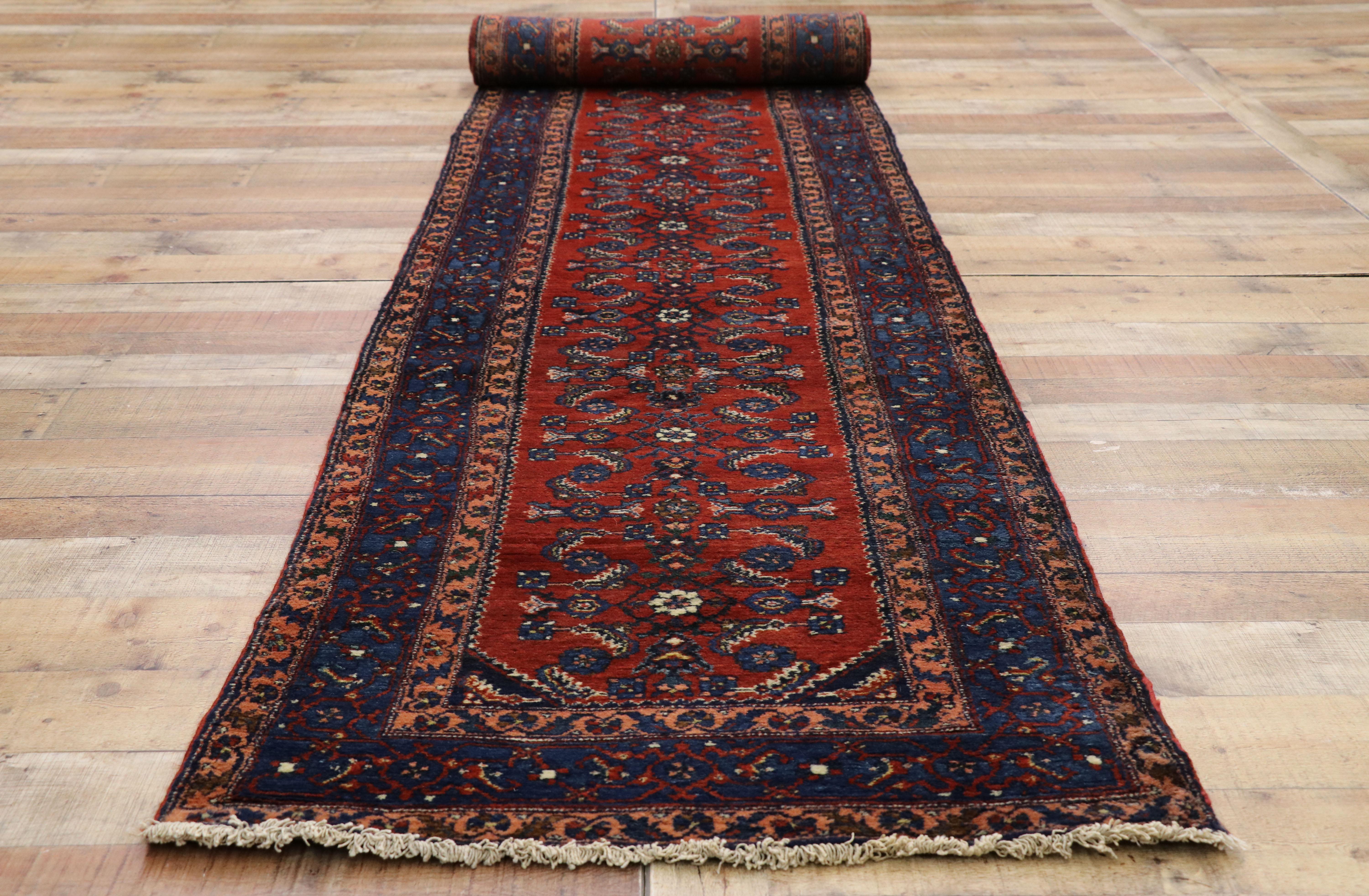 Tapis de couloir persan ancien Malayer avec style Elizabeth Tudor en vente 1