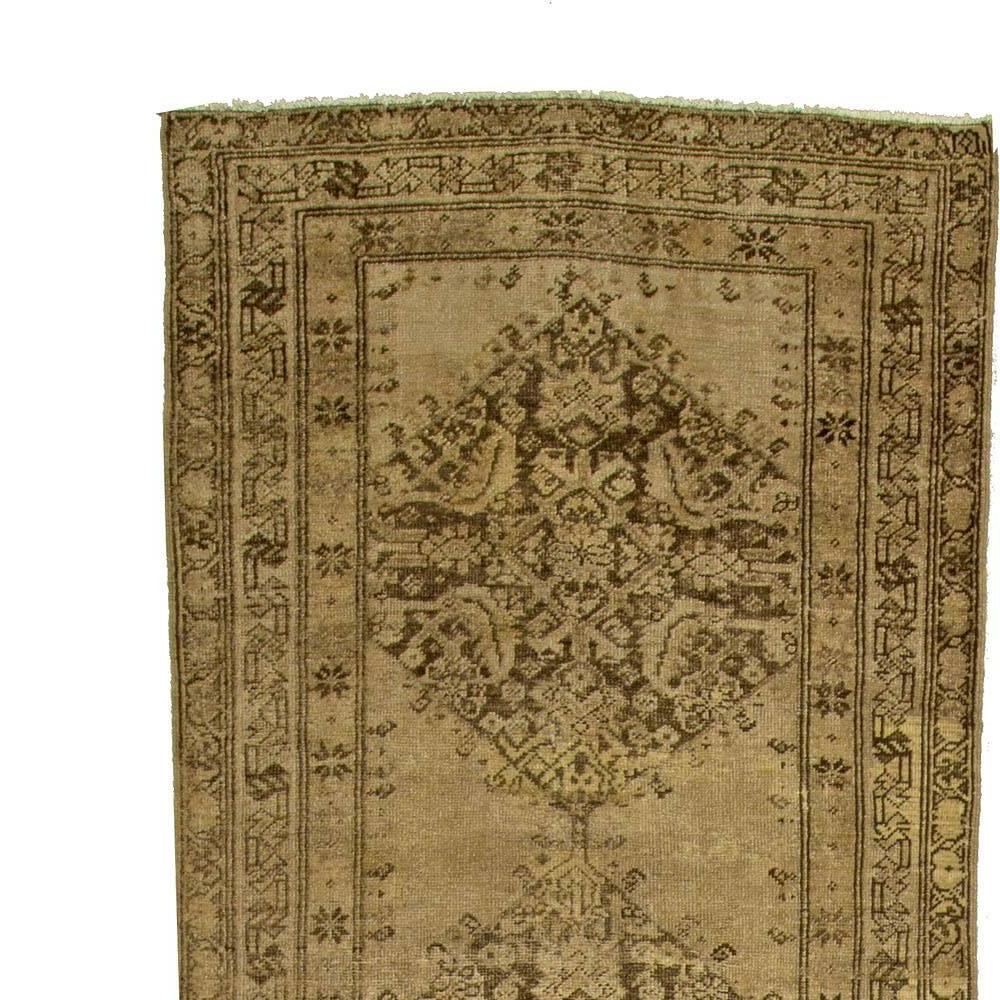 Authentic Persian Malayer Handmade Wool Runner In Good Condition For Sale In New York, NY