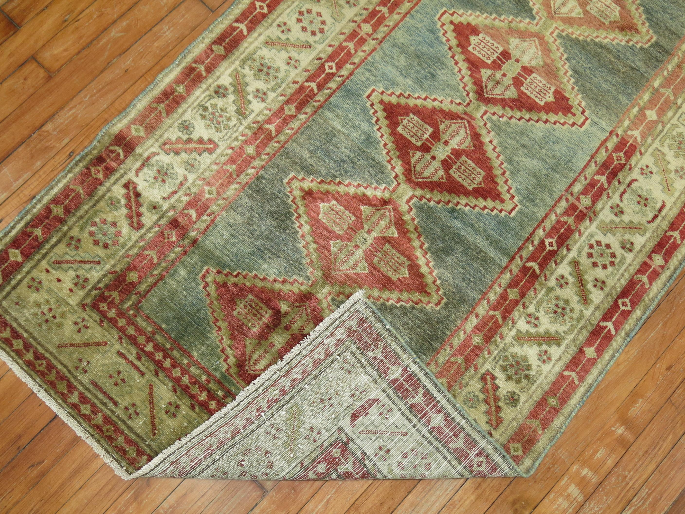 Geometrischer antiker persischer Malayer-Läufer aus der Zabihi-Kollektion (Tabriz) im Angebot