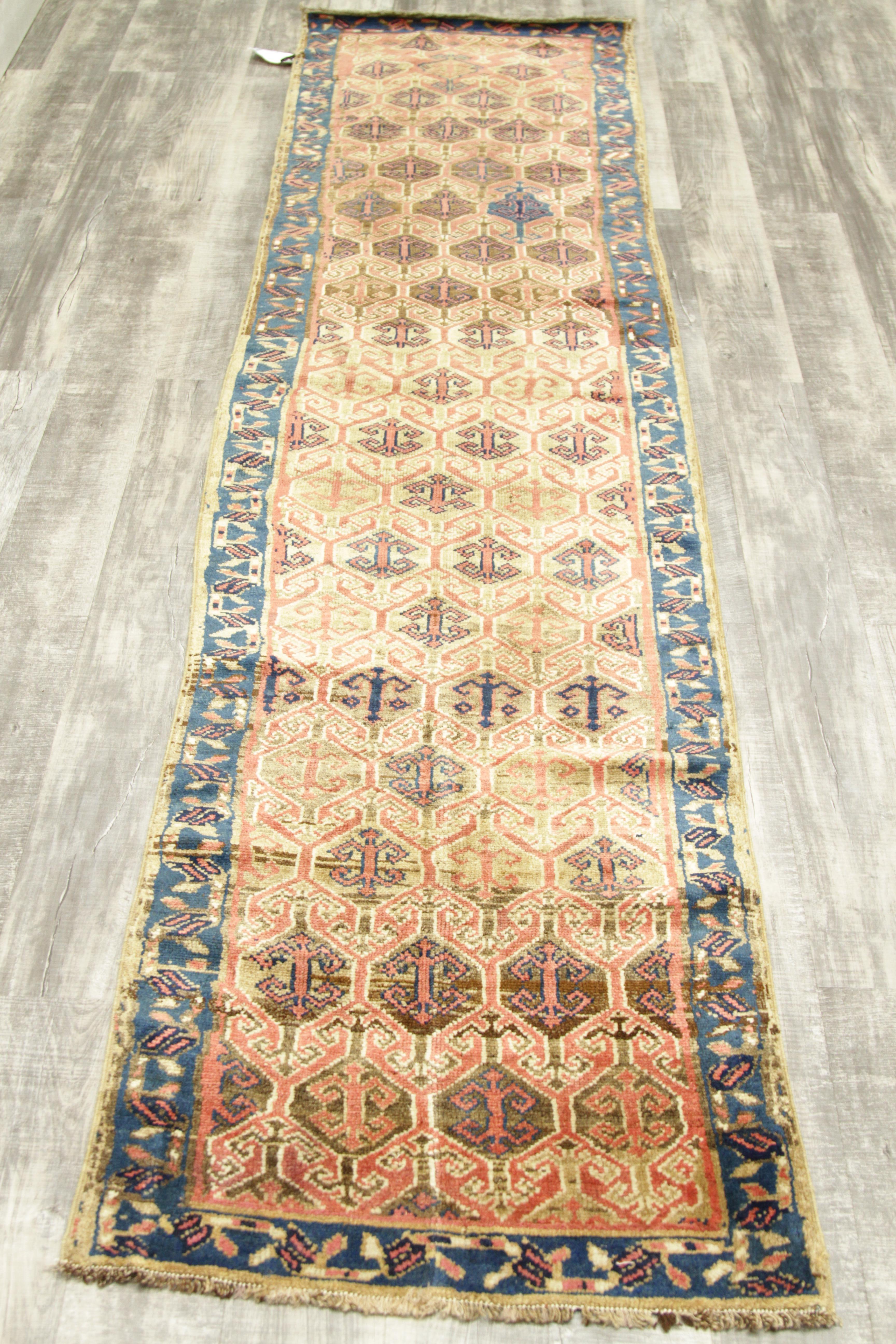 Antique Persian Malayer Runner Rug, Circa 1910 In Excellent Condition For Sale In Dallas, TX