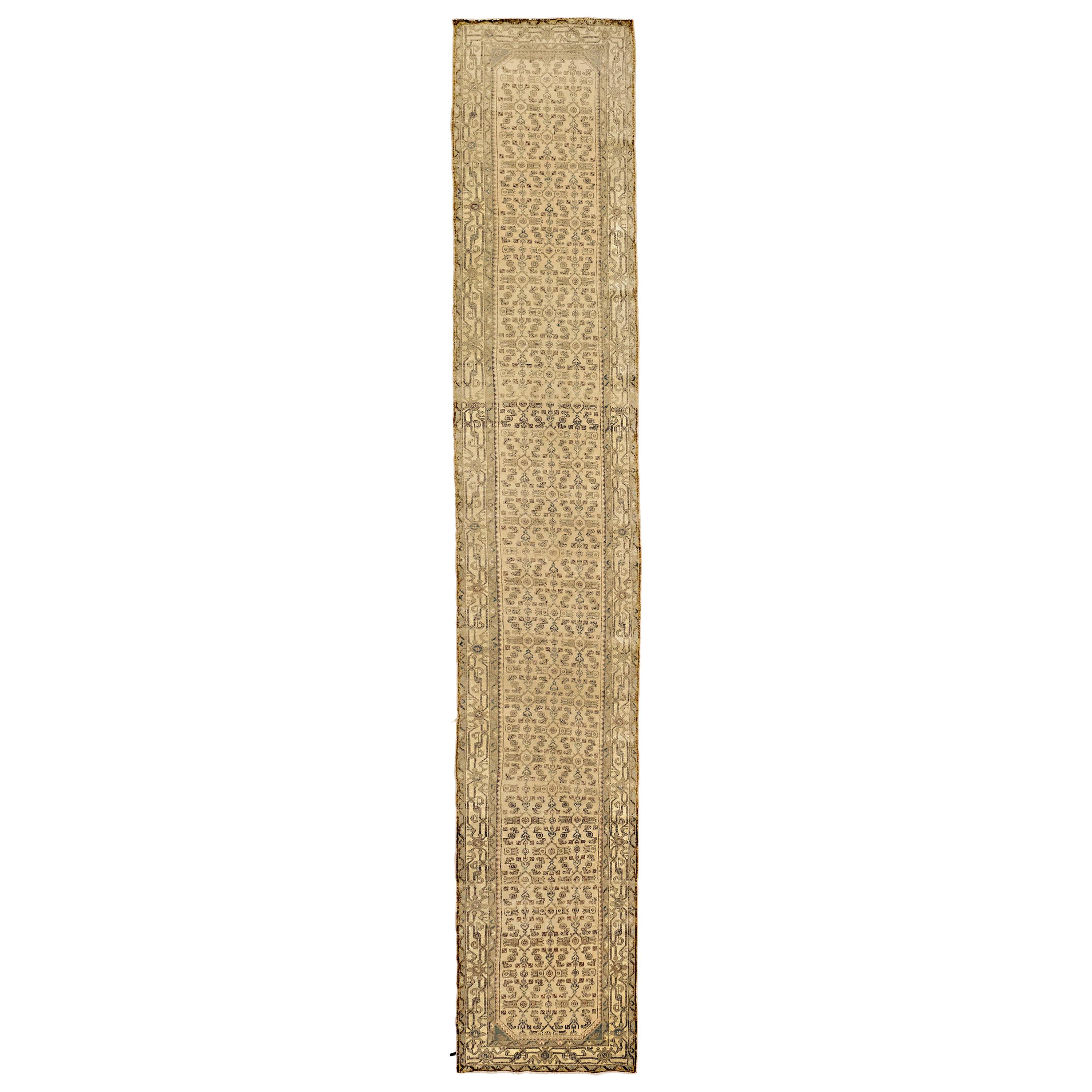 Tapis de course persan antique Malayer avec détails géométriques noirs en vente