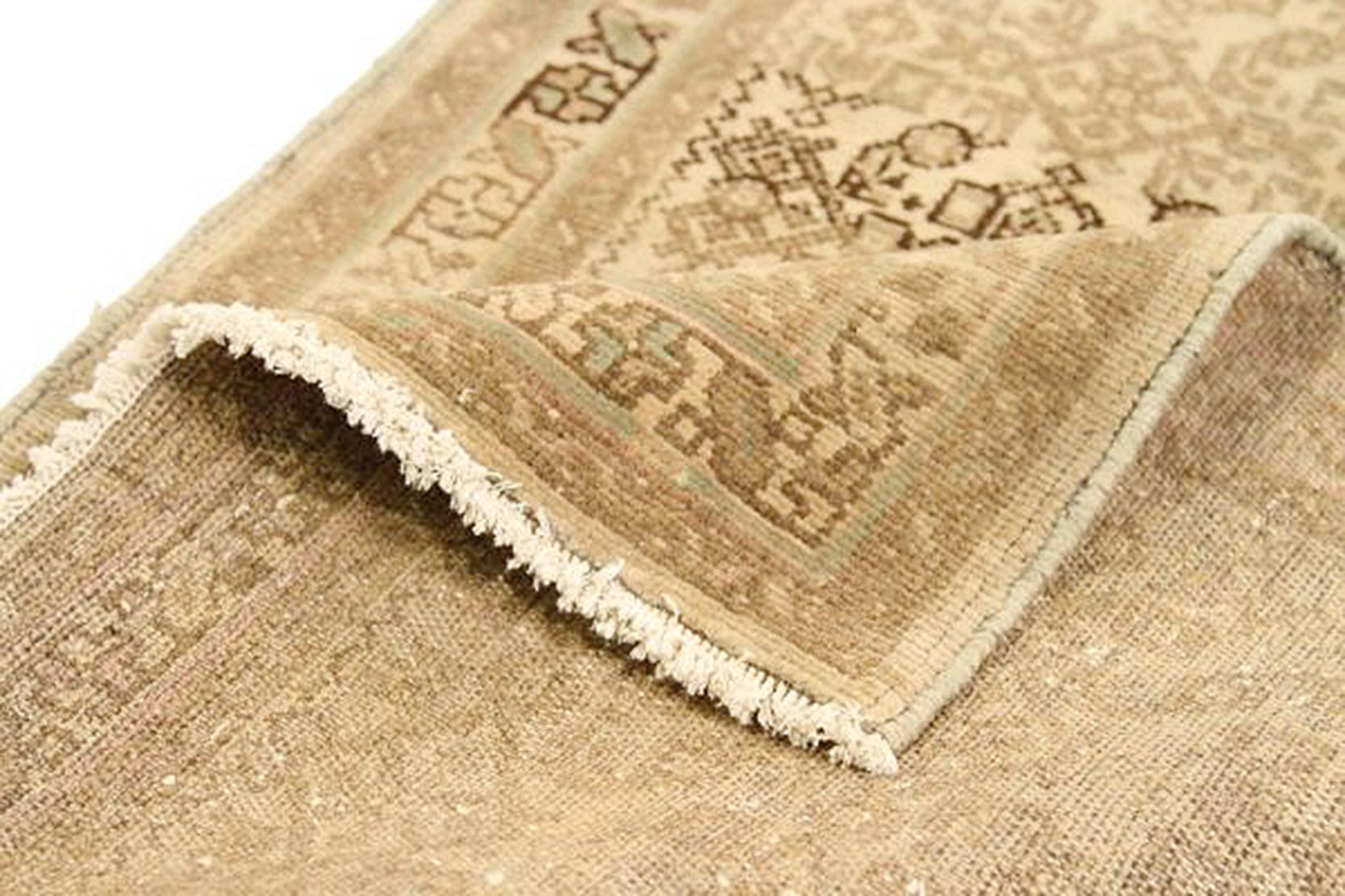 Tissé à la main Tapis de course persan antique Malayer avec détails géométriques bruns en vente