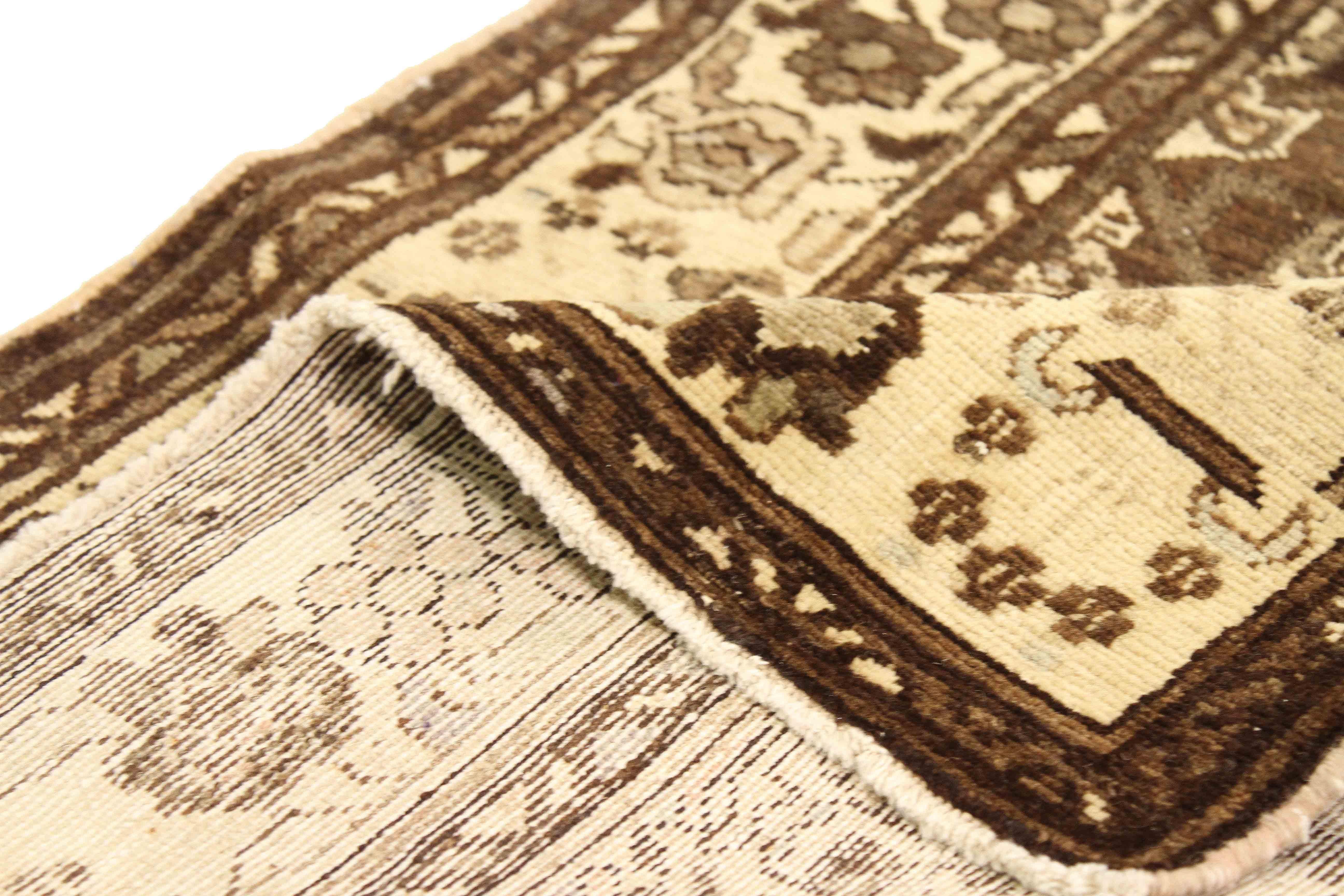 Antiker persischer Malayer-Läufer mit floralen Details in Elfenbein (Persisch) im Angebot
