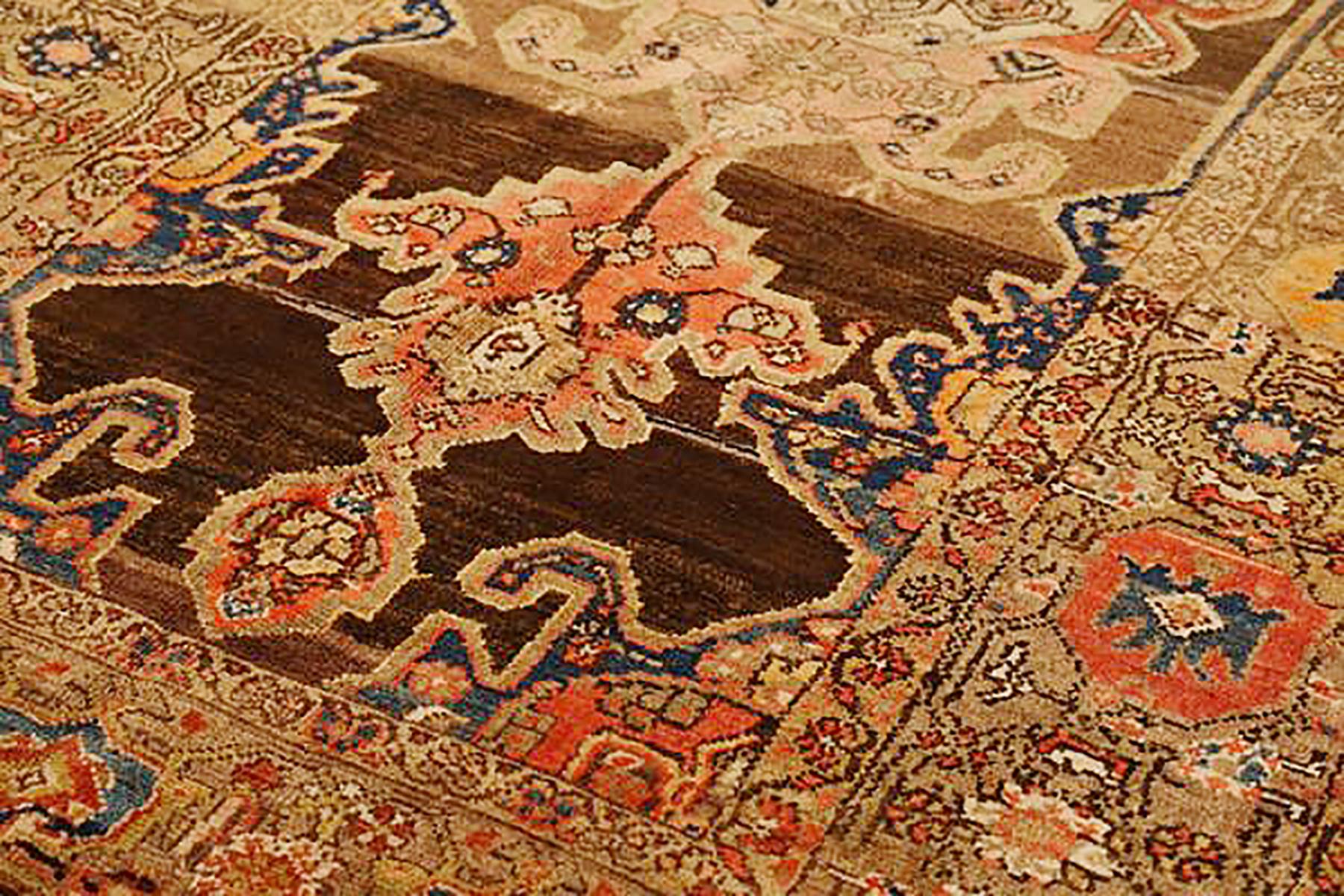 Antiker persischer Malayer-Läufer mit Blumenmedaillons in Navy & Beige (Persisch) im Angebot