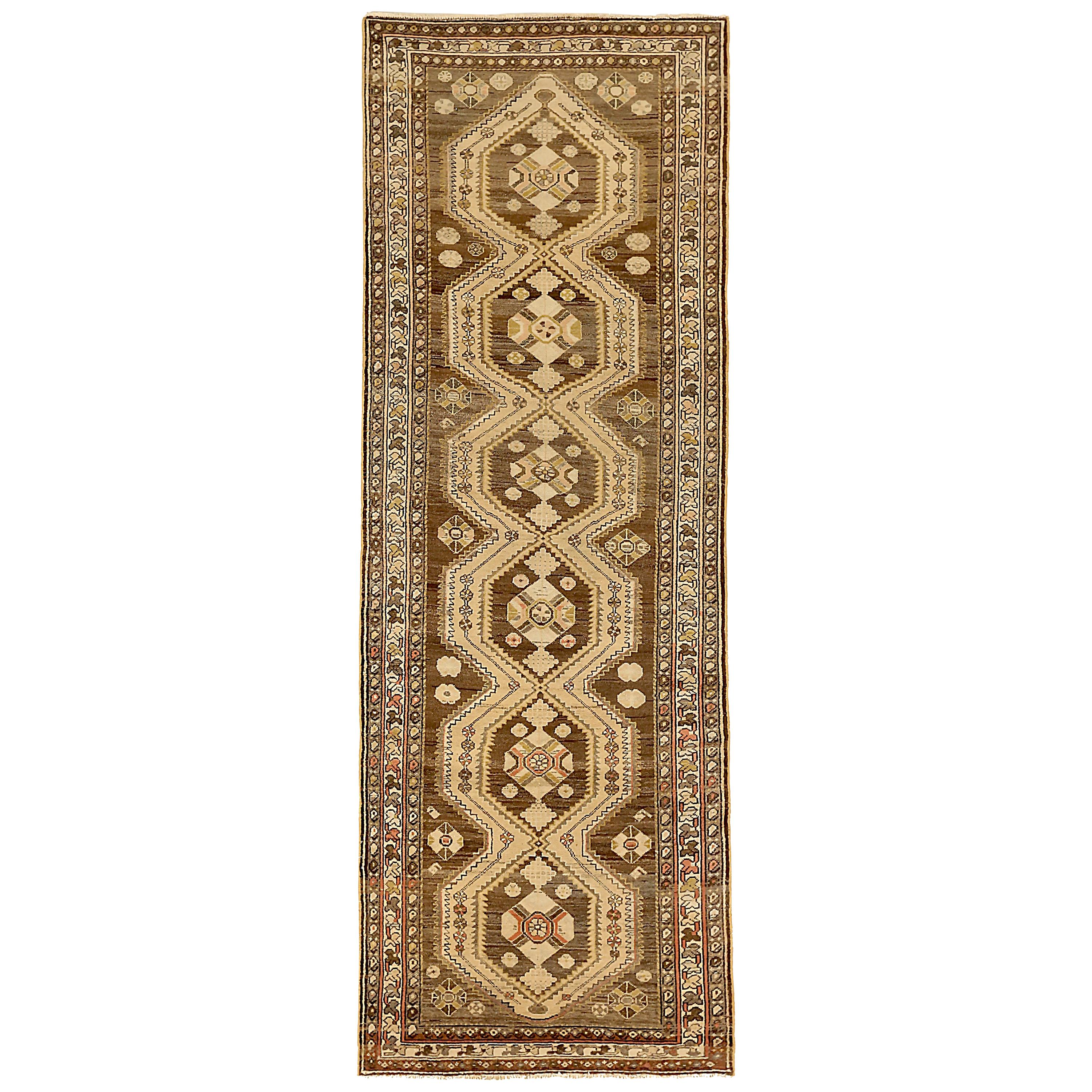 Antiker persischer Malayer-Teppich mit geometrischen Mustern in braunem Feld