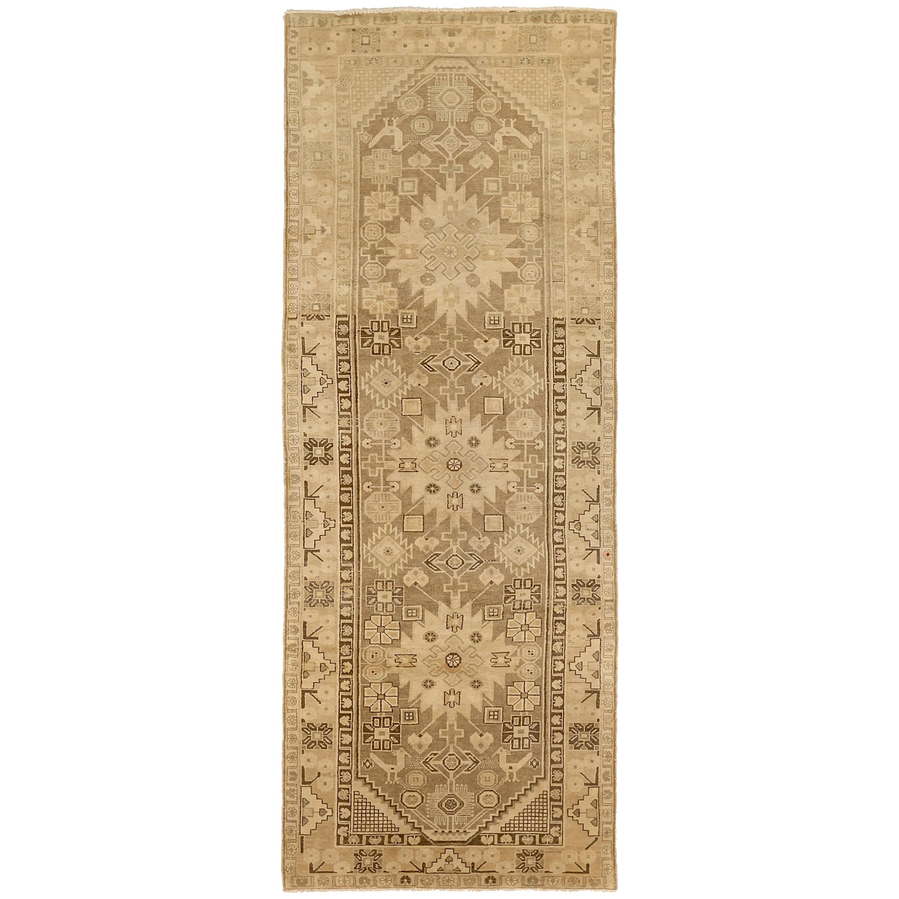 Tapis persan ancien Malayer à motifs géométriques sur fond ivoire