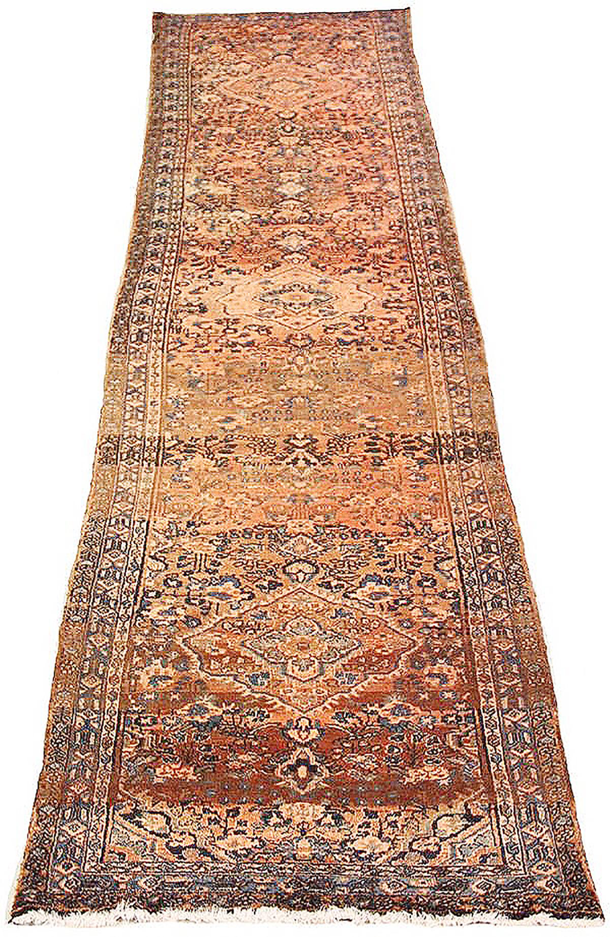 Tapis de course persan ancien tissé à la main à partir de la laine de mouton la plus fine et coloré avec des teintures végétales entièrement naturelles, sans danger pour les humains et les animaux domestiques. Il s'agit d'un modèle traditionnel de