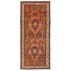 Tapis de couloir persan ancien Malayer avec médaillons centraux bleu marine et orange