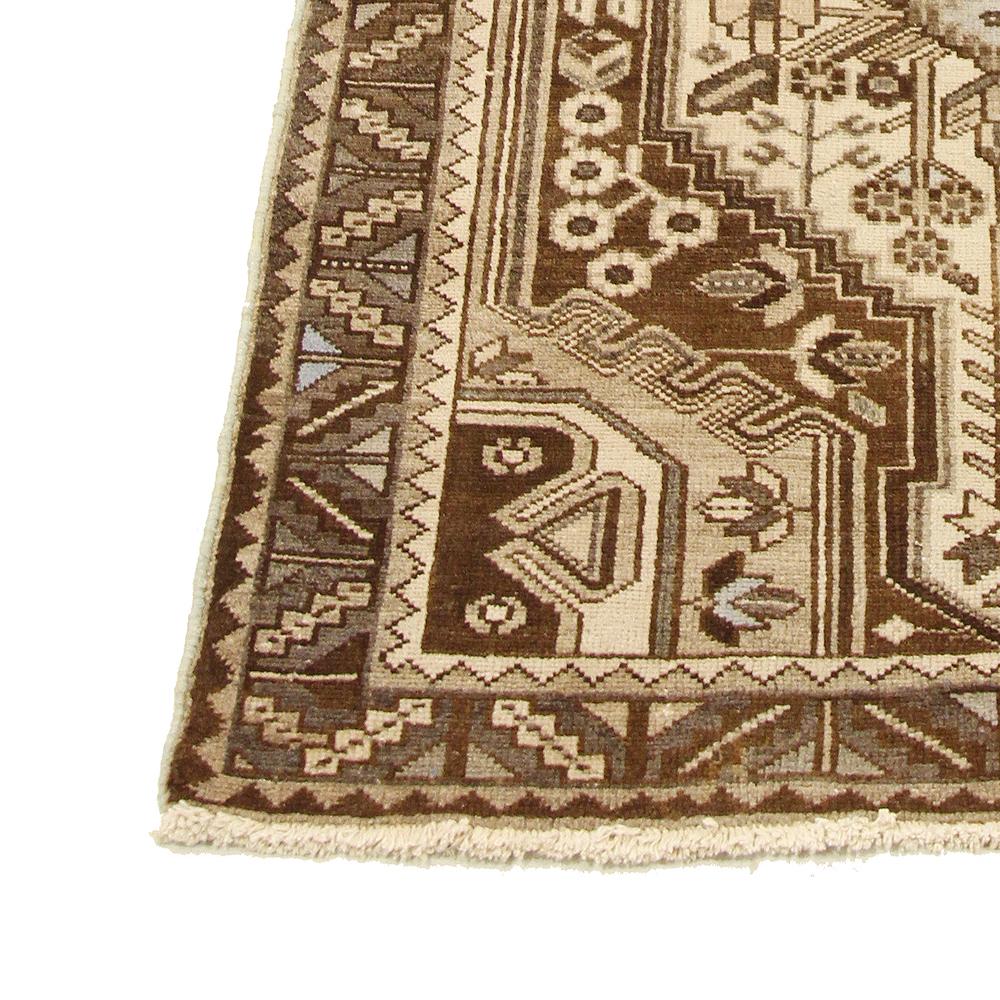 Antiker persischer Malayer-Läufer mit weißen und braunen Blumenmustern auf Elfenbein (Handgewebt) im Angebot