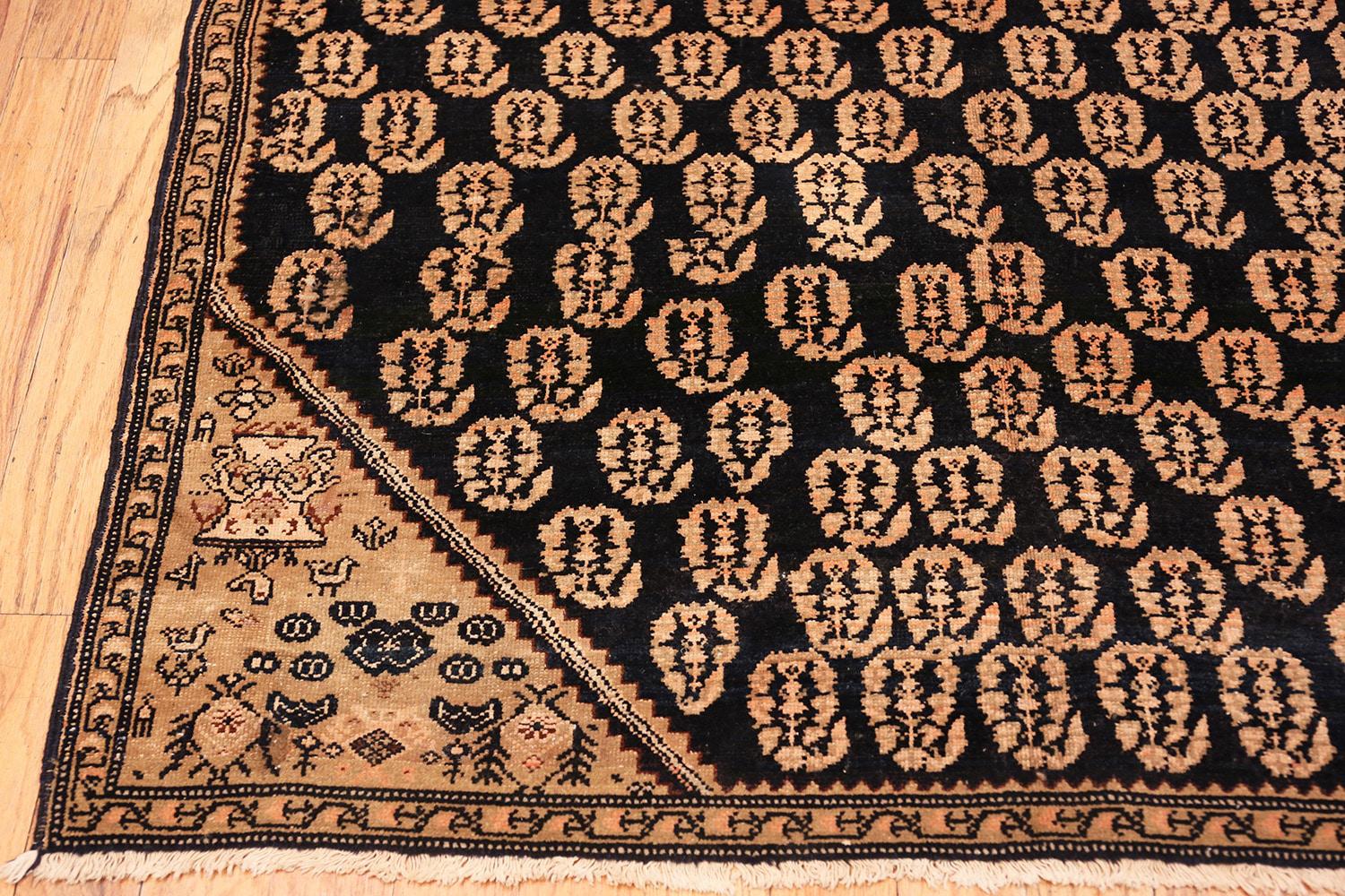Antique Persian Malayer Runner. Size: 4 ft 7 in x 15 ft 3 in (1.4 m x 4.65 m) In Good Condition In New York, NY