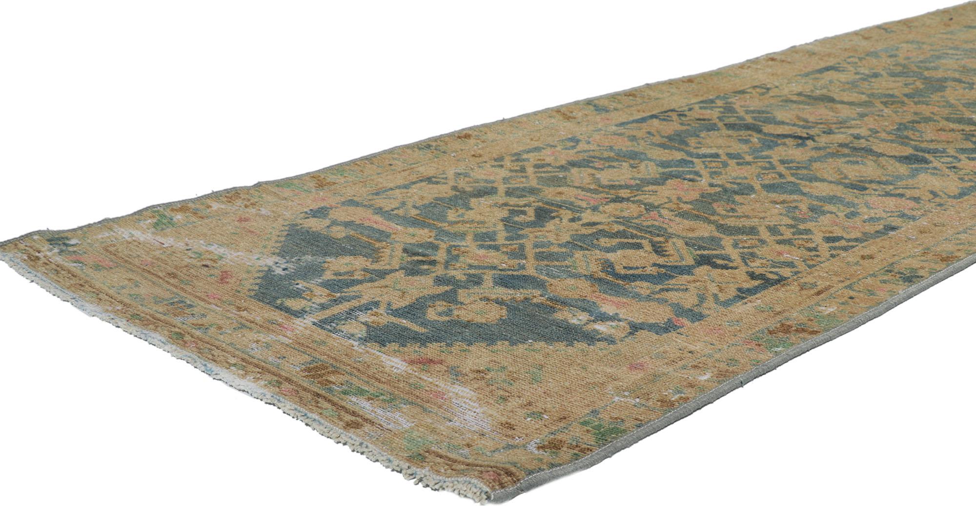 60992 Tappeto antico persiano Malayer Runner, 03'00 x 12'02. Tessuto con l'anima di un poeta e la mano di un maestro artigiano, questo tappeto antico persiano Knots Rugs, annodato a mano, parla dolcemente in un linguaggio di bellezza senza tempo. Il