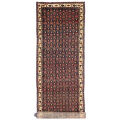 Tapis de couloir persan ancien Malayer avec mouvement esthétique et style artisanal