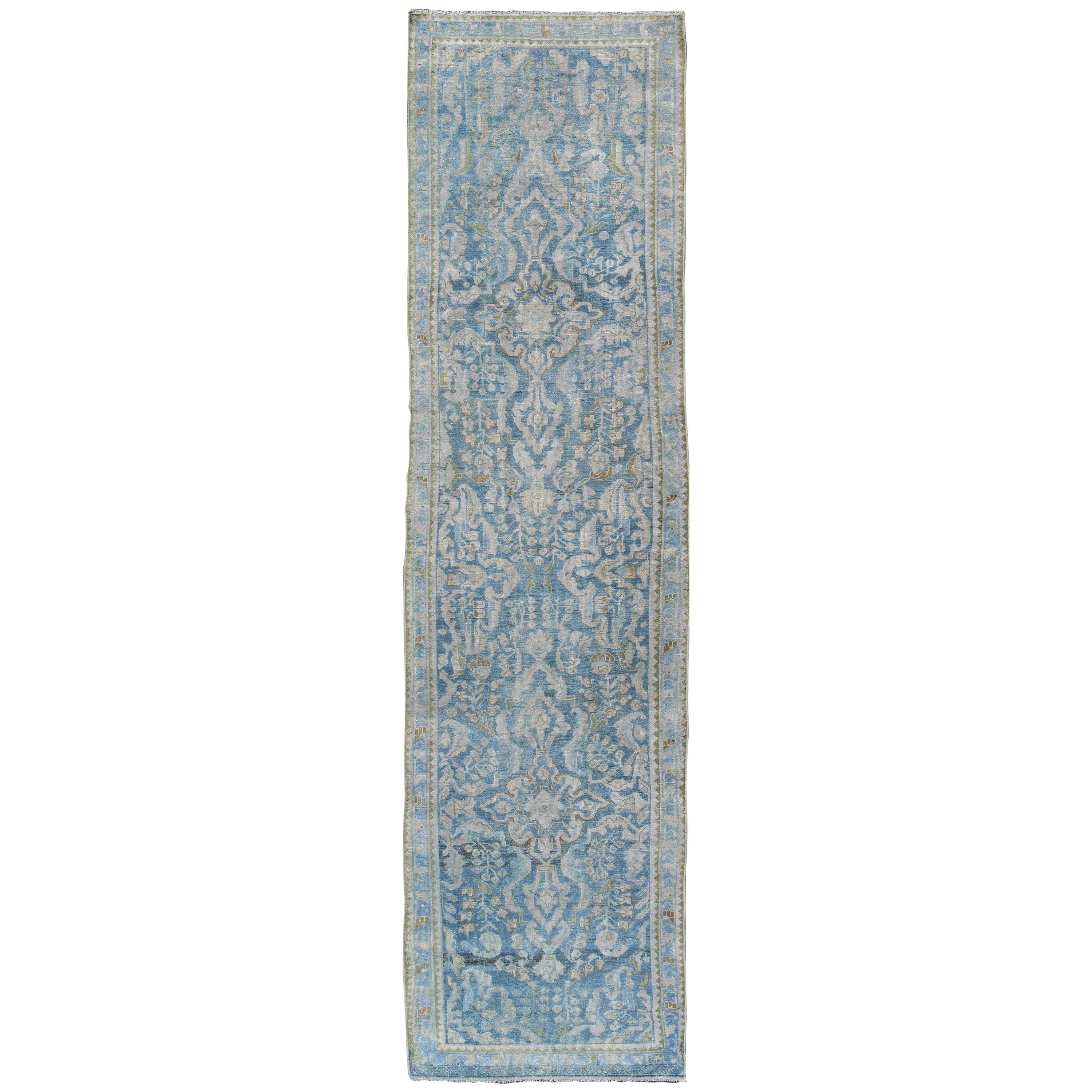 Antiker persischer Malayer-Läufer mit All-Over-Design in Blau und Oliven-Knöpfen
