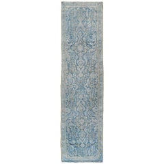 Antiker persischer Malayer-Läufer mit All-Over-Design in Blau und Oliven-Knöpfen