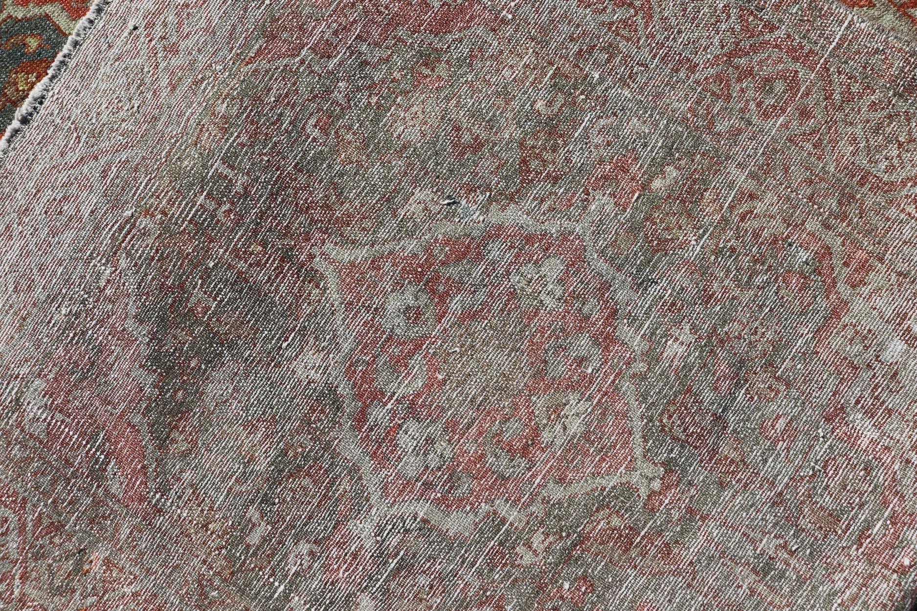 Tapis de couloir persan ancien Malayer avec motif de médaillons floraux sur toute la surface en vente 5
