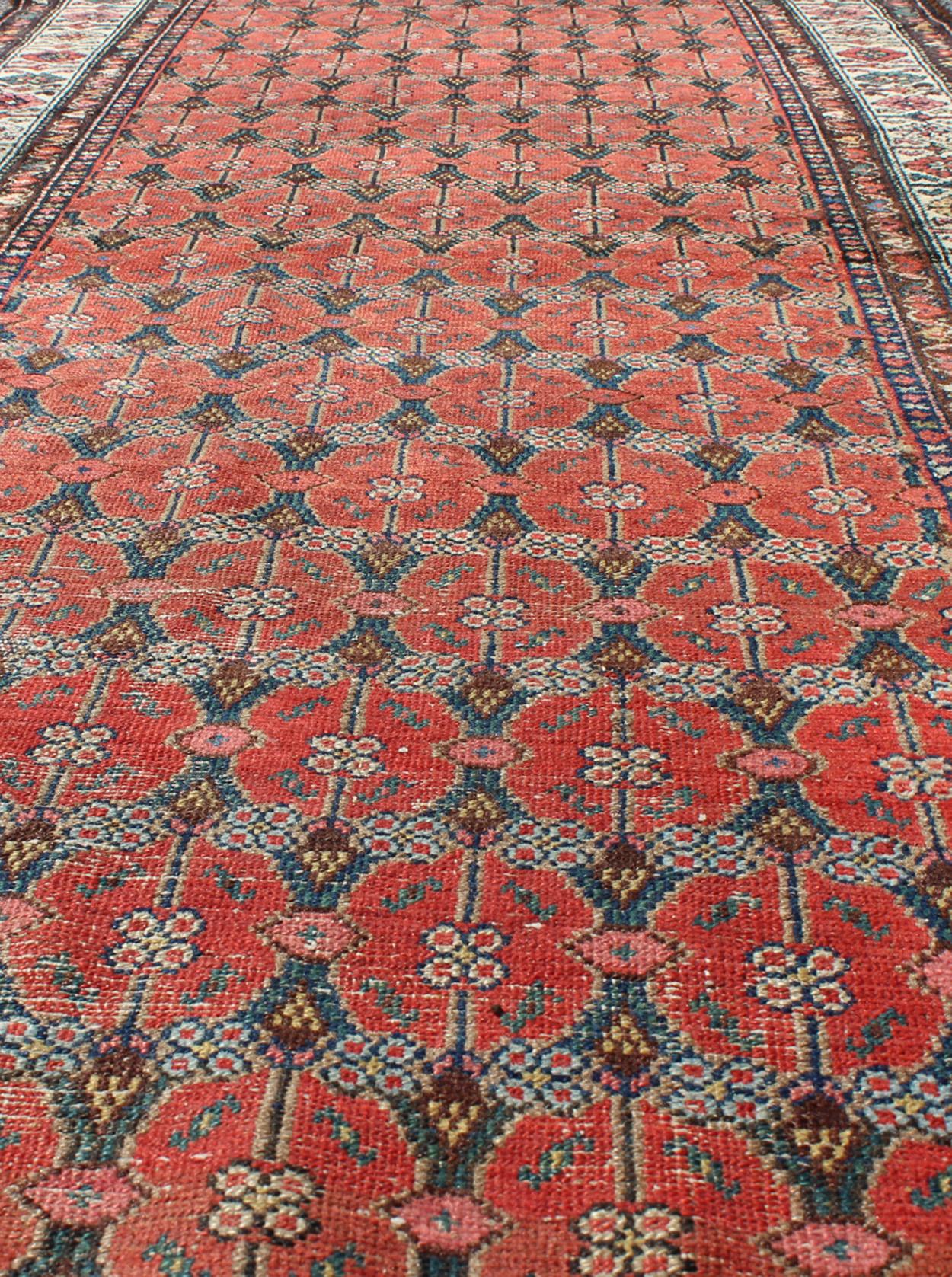 Antico runner persiano Malayer con design a reticolo in rosso 3'6 x 10'10 In condizioni buone in vendita a Atlanta, GA