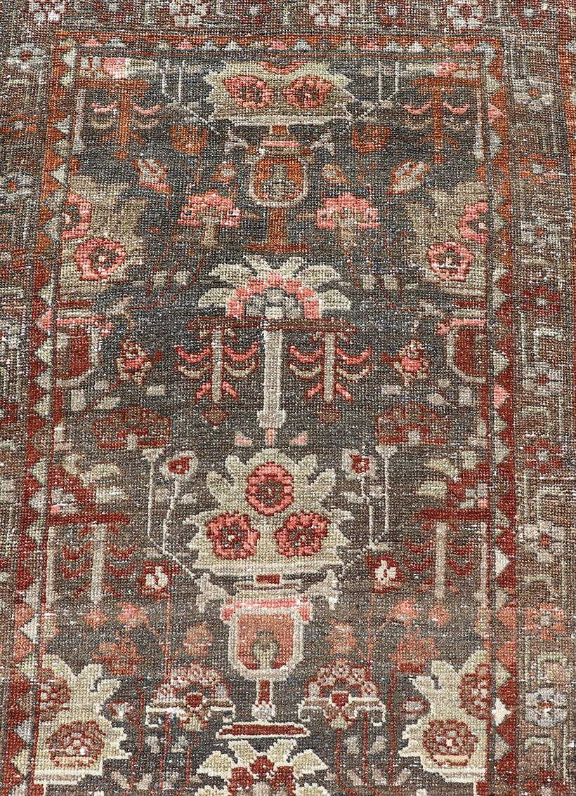 Misure: 2'9 x 14'3 

Antico runner persiano Malayer con design a medaglioni 2'9 x 14'3 
Keivan Woven Arts/ tappeto/R20-1202, paese d'origine/tipo: Iran / Hamadan, circa 1920.

Questo antico runner persiano Malayer presenta uno stile di tessitura