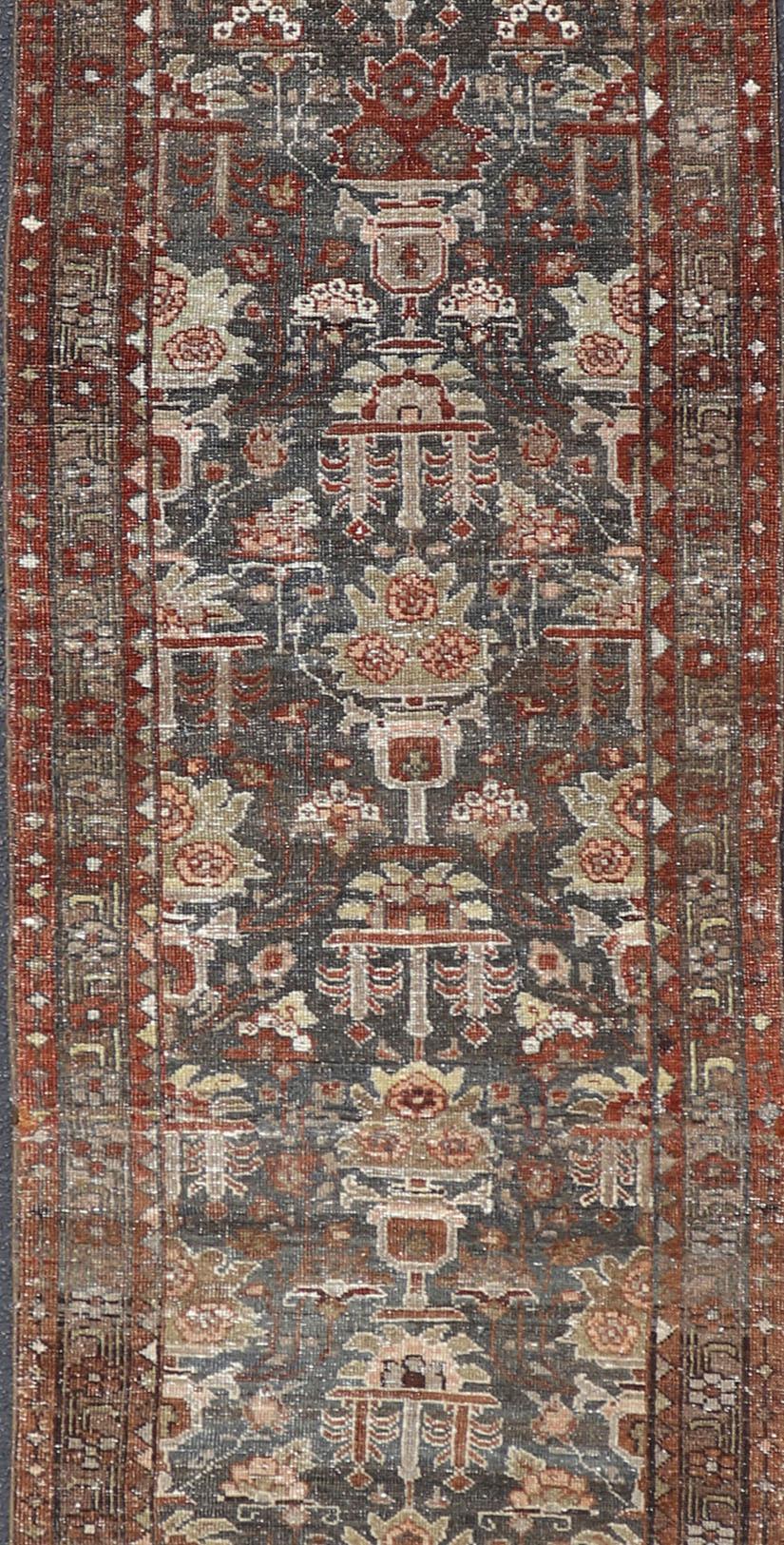 Heriz Serapi Antico runner persiano Malayer con design a medaglioni 2'9 x 14'3 in vendita