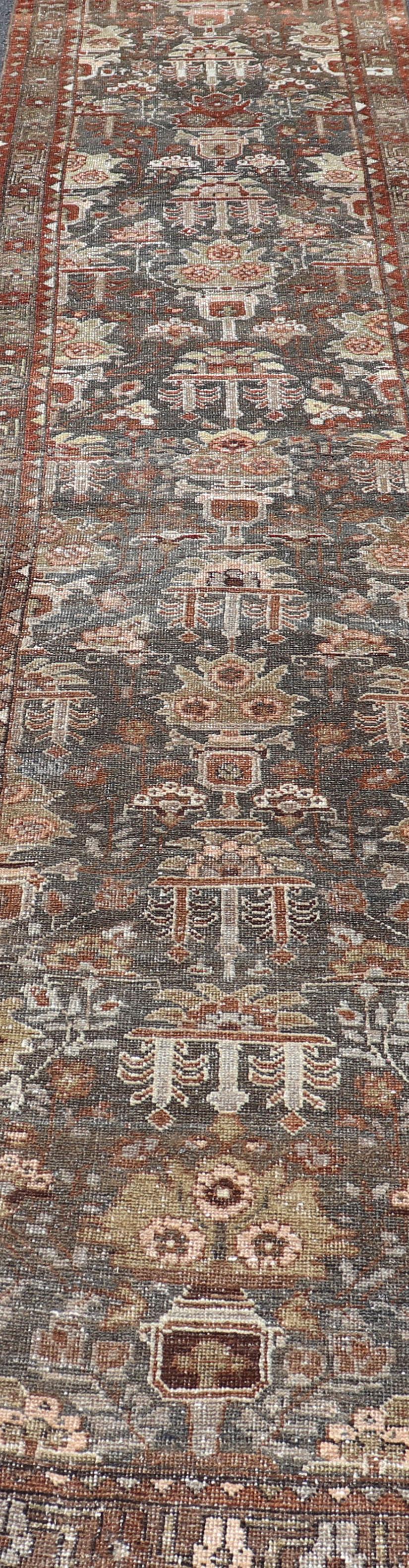 Laine Tapis de course persan ancien Malayer à motifs de médaillons partout 2'9 x 14'3 en vente