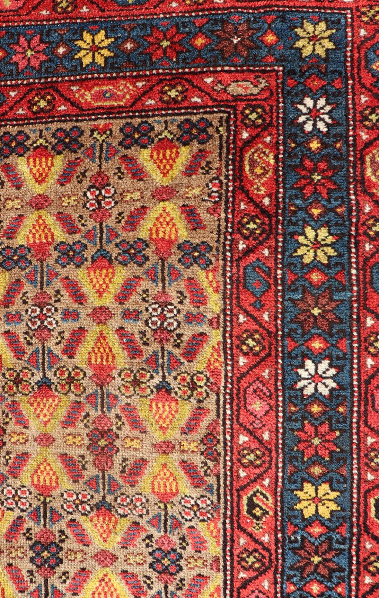 Tapis de couloir persan ancien Malayer à motifs floraux rouge, or et bleu 3'10