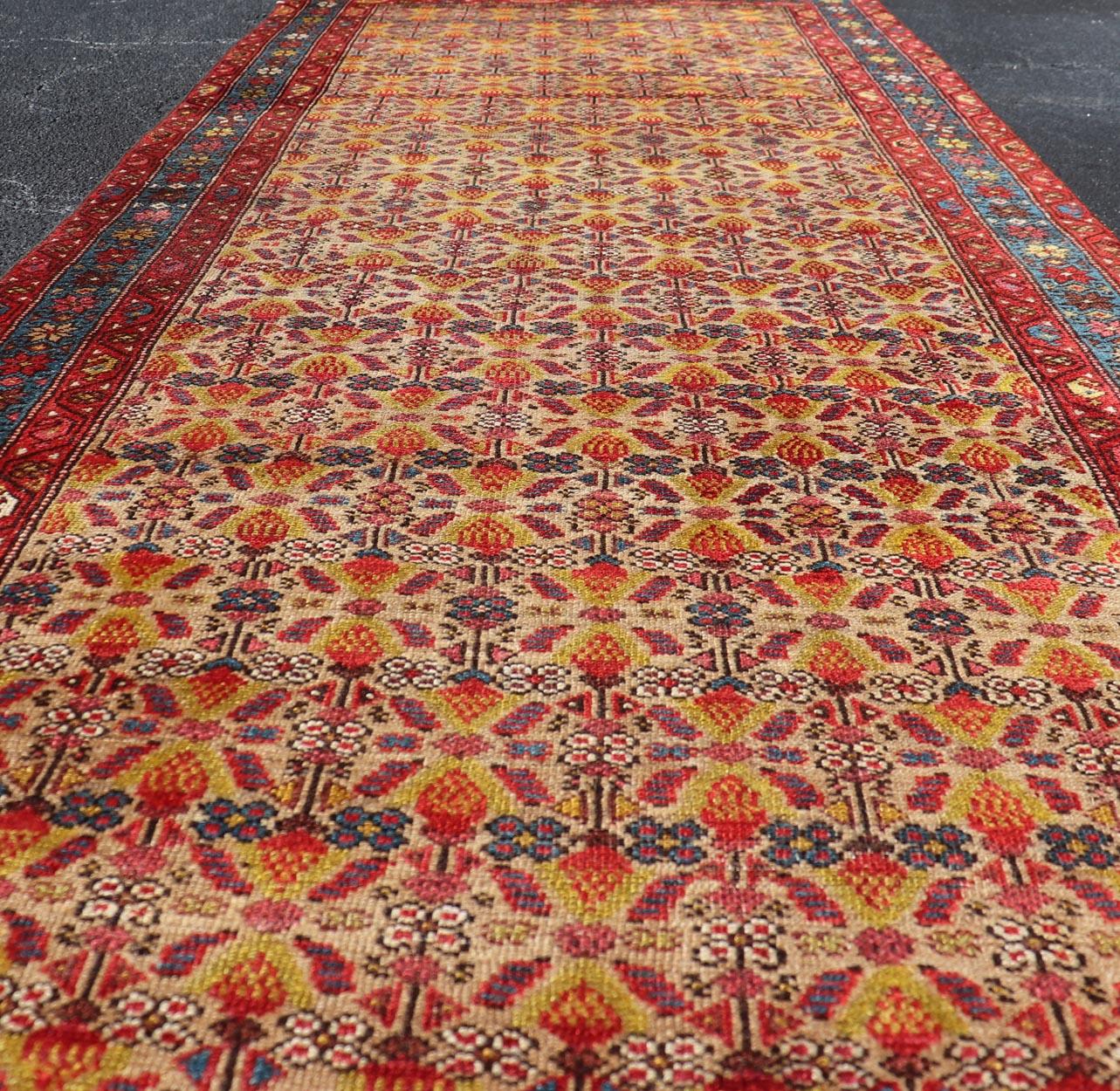 Tapis de couloir persan ancien Malayer à motifs floraux rouge, or et bleu 3'10