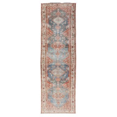 Tapis de couloir persan ancien Malayer avec motif géométrique en médaillon