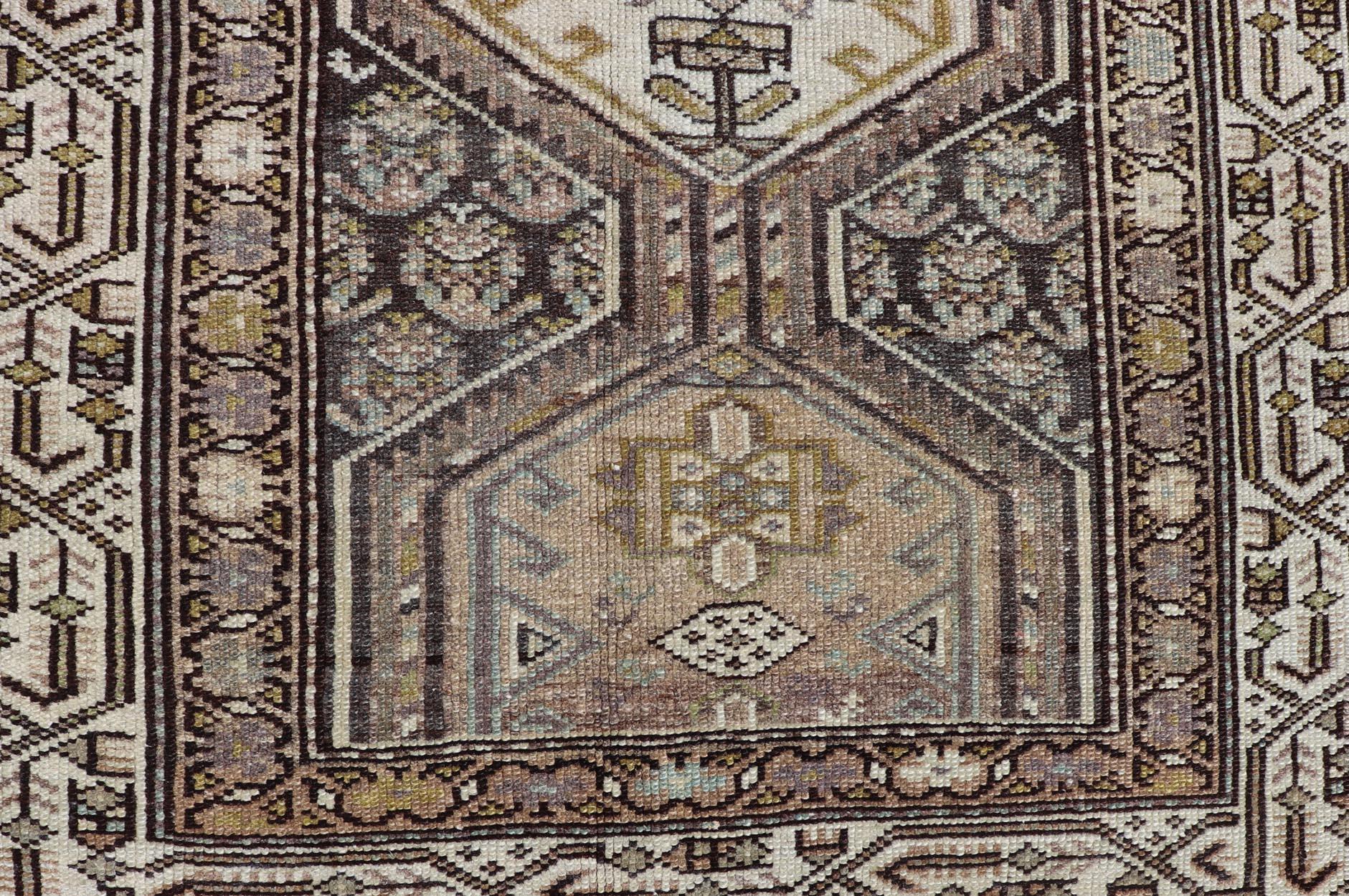 Antico runner persiano Malayer con medaglioni geometrici 3'3 