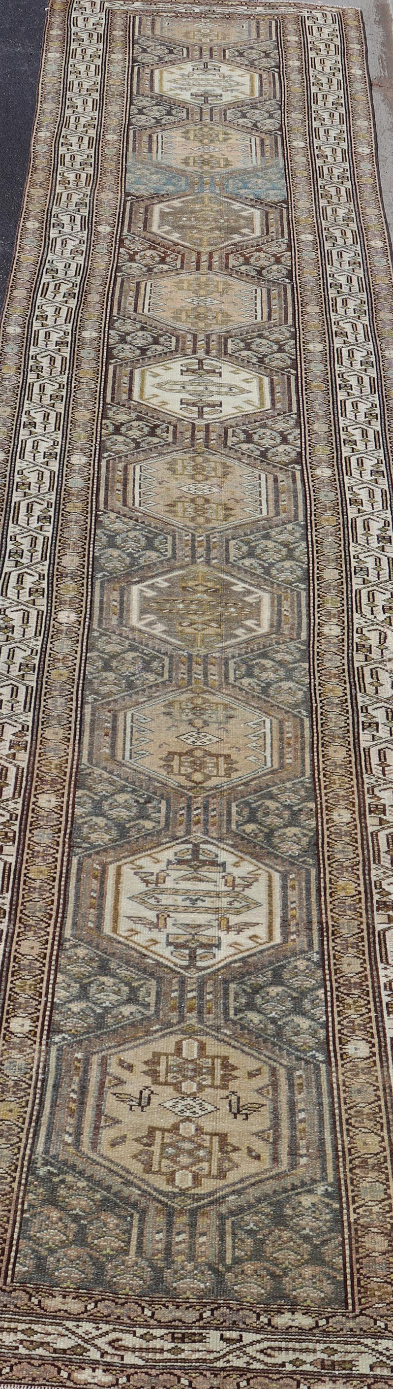 Antico runner persiano Malayer con medaglioni geometrici 3'3 