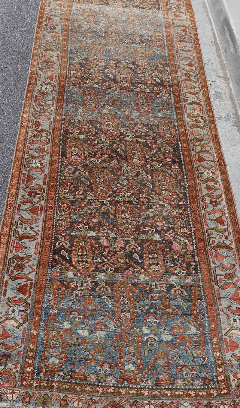 Antiker persischer Malayer Läufer mit komplizierten Paisley- und Blumenmotiven 3'6 x 16'1 (20. Jahrhundert) im Angebot