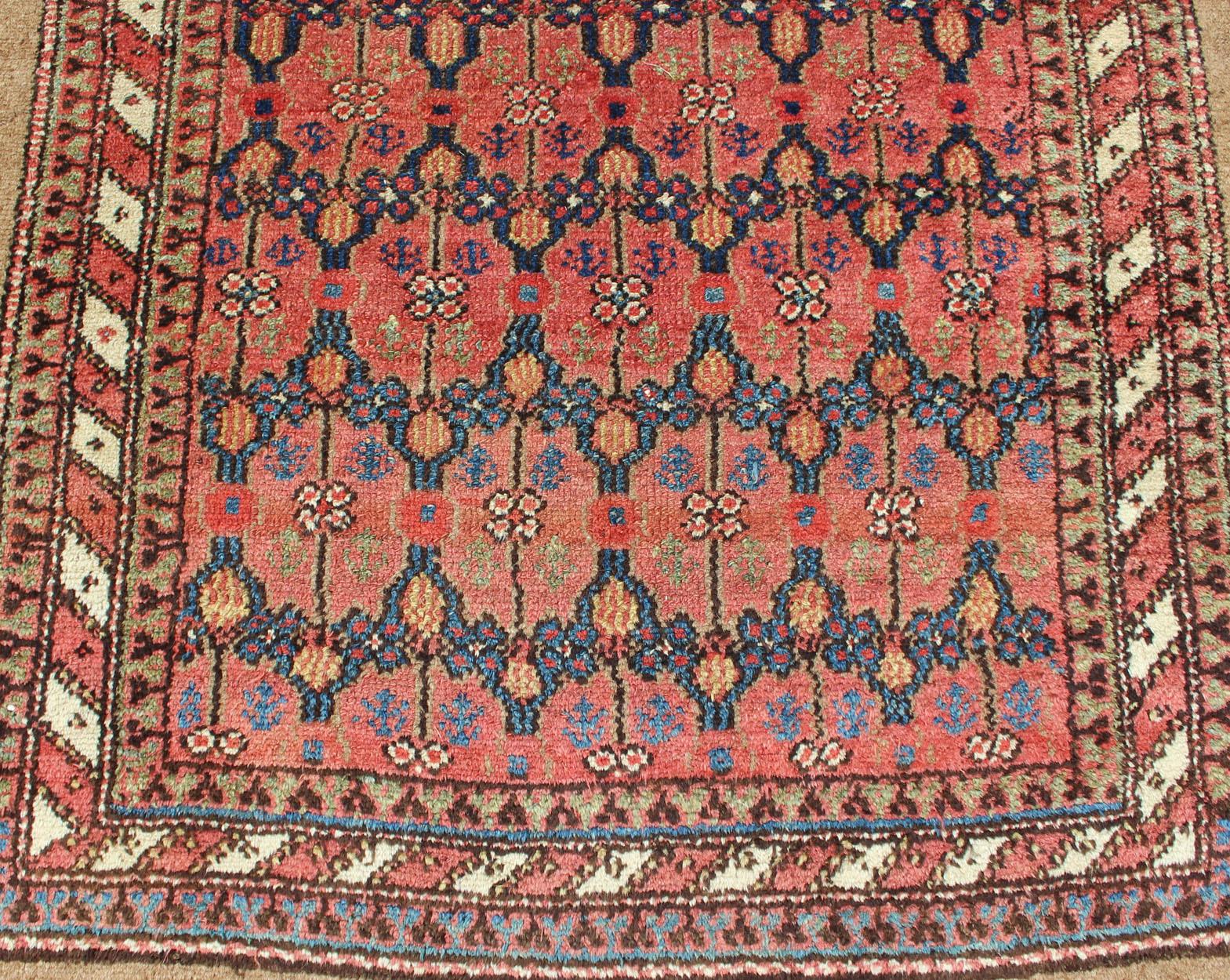 Antike persische Malayer Läufer mit Soft Blue und Apricot 3'3 x 13'3 (Handgeknüpft) im Angebot