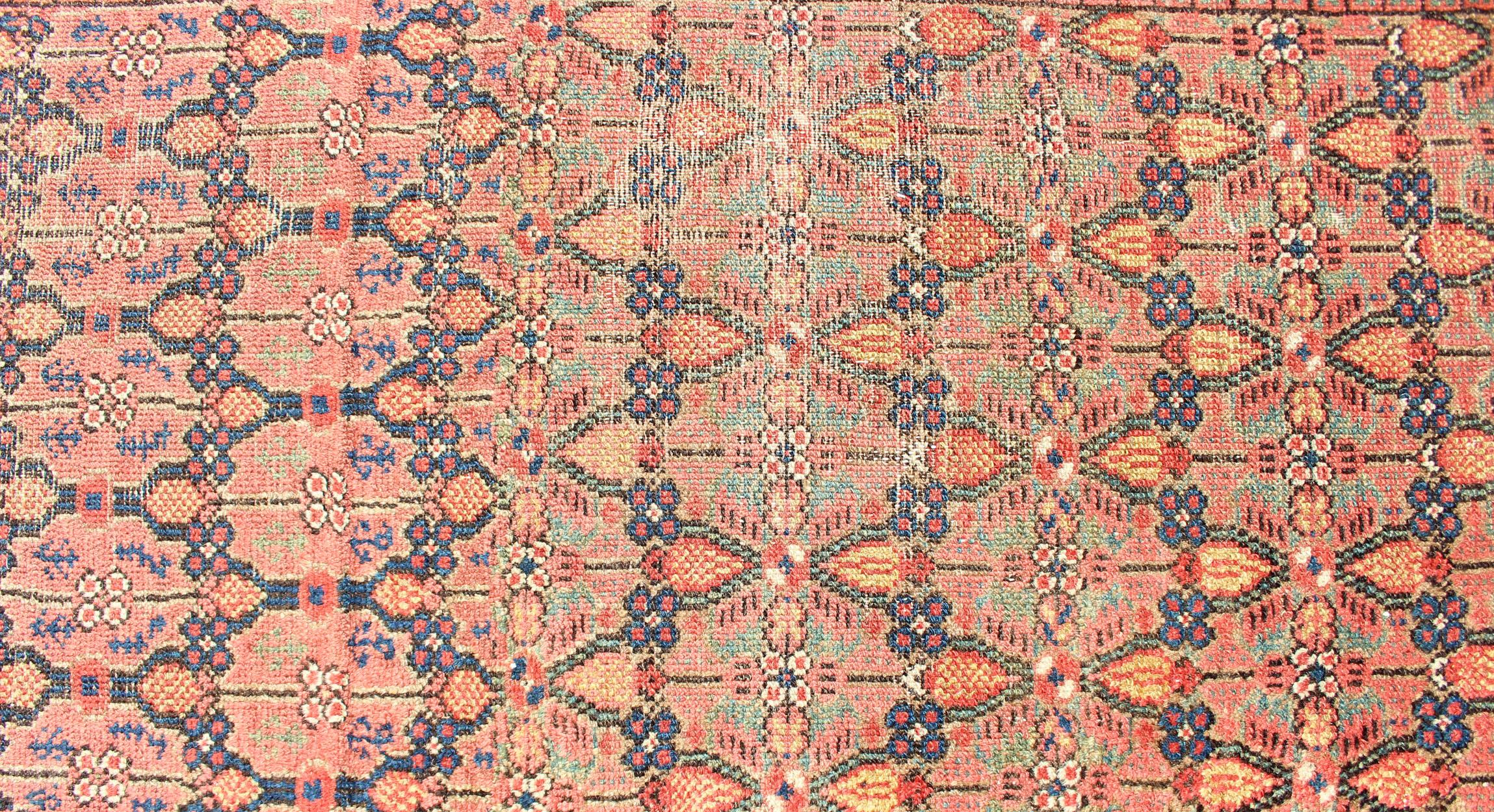 Antike persische Malayer Läufer mit Soft Blue und Apricot 3'3 x 13'3 im Zustand „Gut“ im Angebot in Atlanta, GA