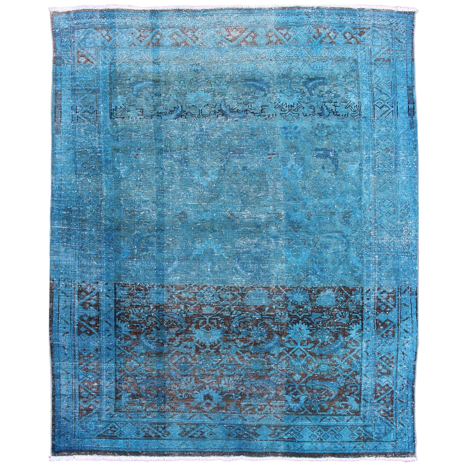 Malayer persan ancien avec motif sur toute sa surface dans les tons bleus