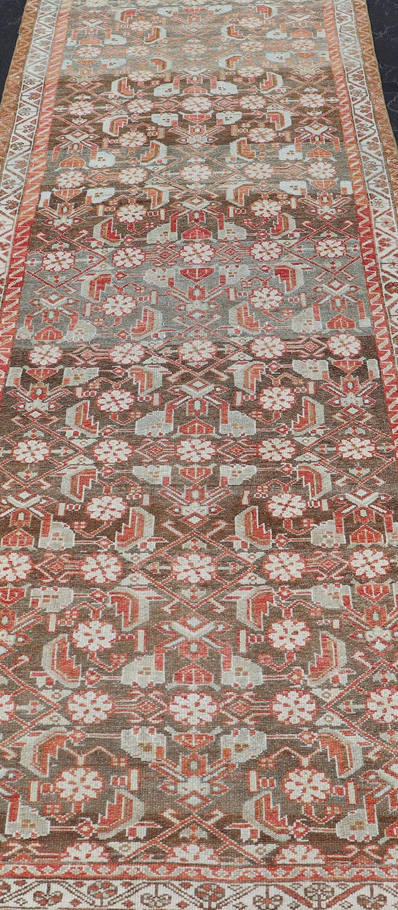 Noué à la main Malayer persan ancien avec motif floral sous-géométrique dans des tons rouges et terreux en vente