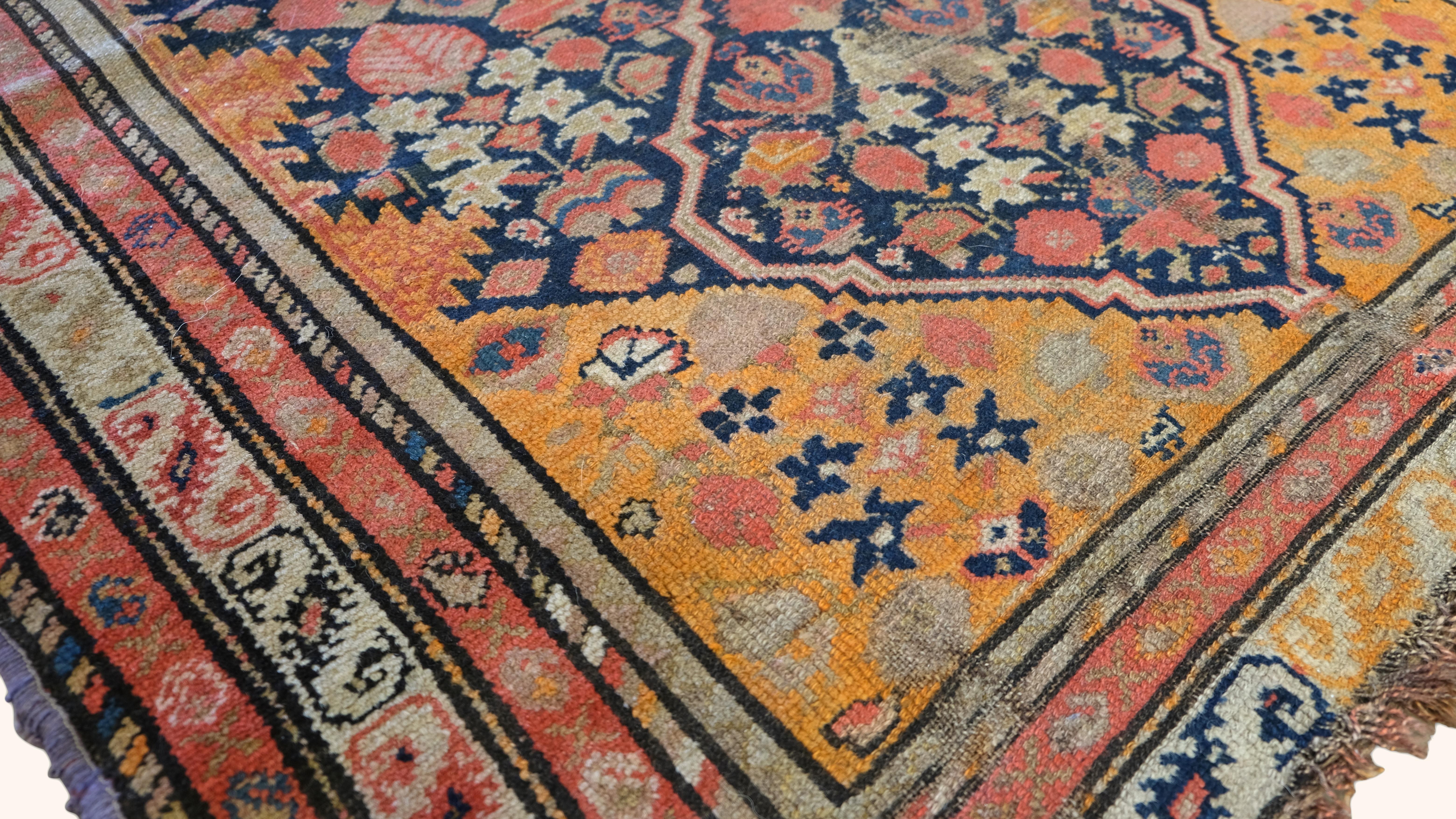 Antiker persischer Malayer  Wollteppich 3'8''x6'1'' um 1880-1920 (Persisch) im Angebot