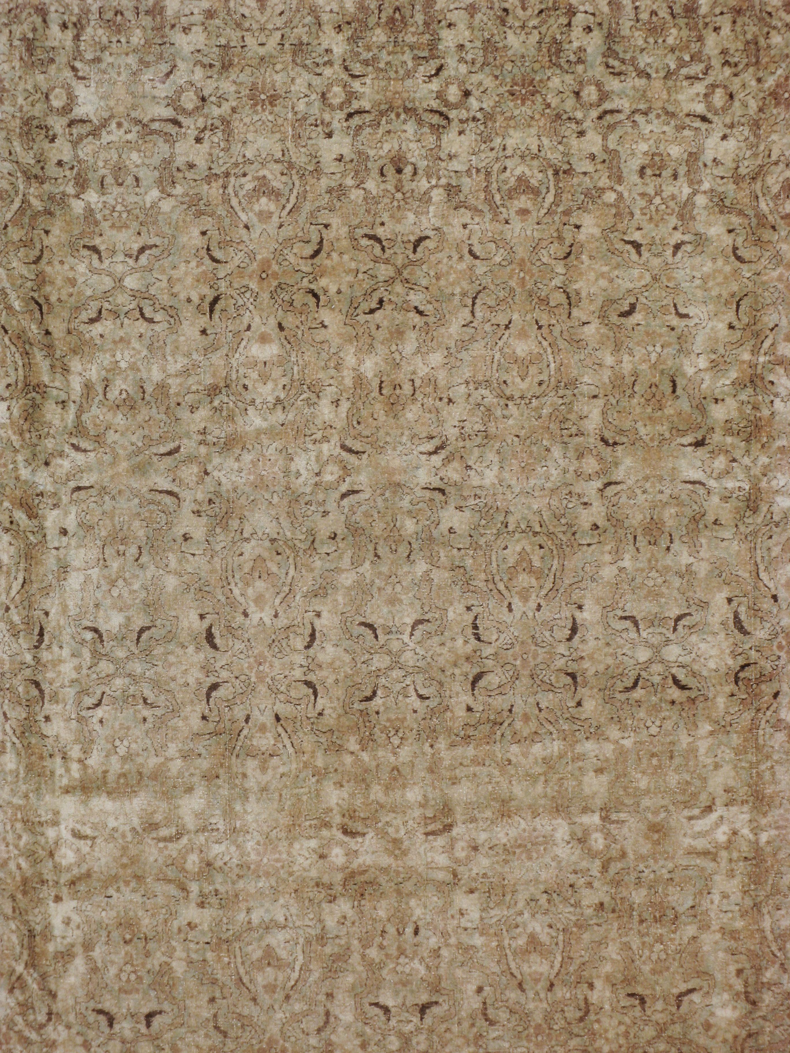 Ein antiker persischer Mashad-Teppich aus dem frühen 20. Jahrhundert.

Maße: 10' 0